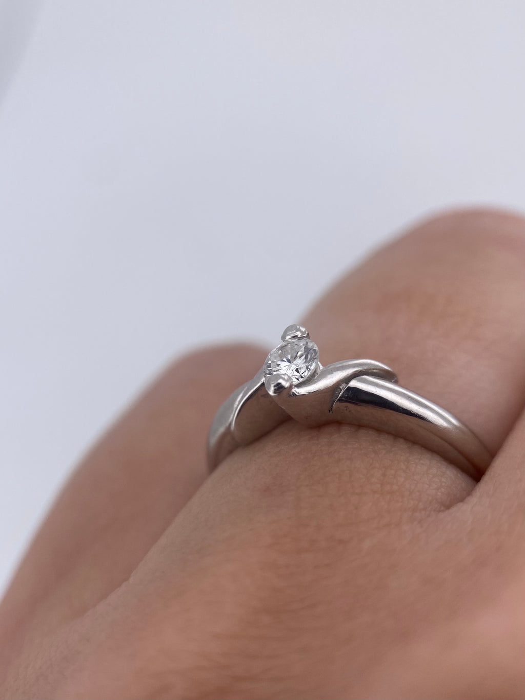 Oro Blanco 14k Redondo 0.16ct de Diamante Natural.                                                  Anillo Compromiso OF2118