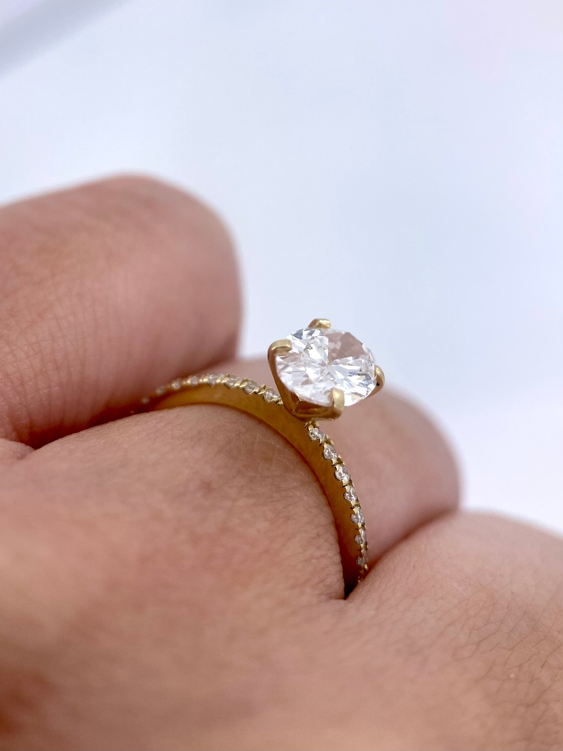 Diamante Laboratorio IGI Oval 1.00ct+0.16ct Oro Amarillo-Anillo de Compromiso