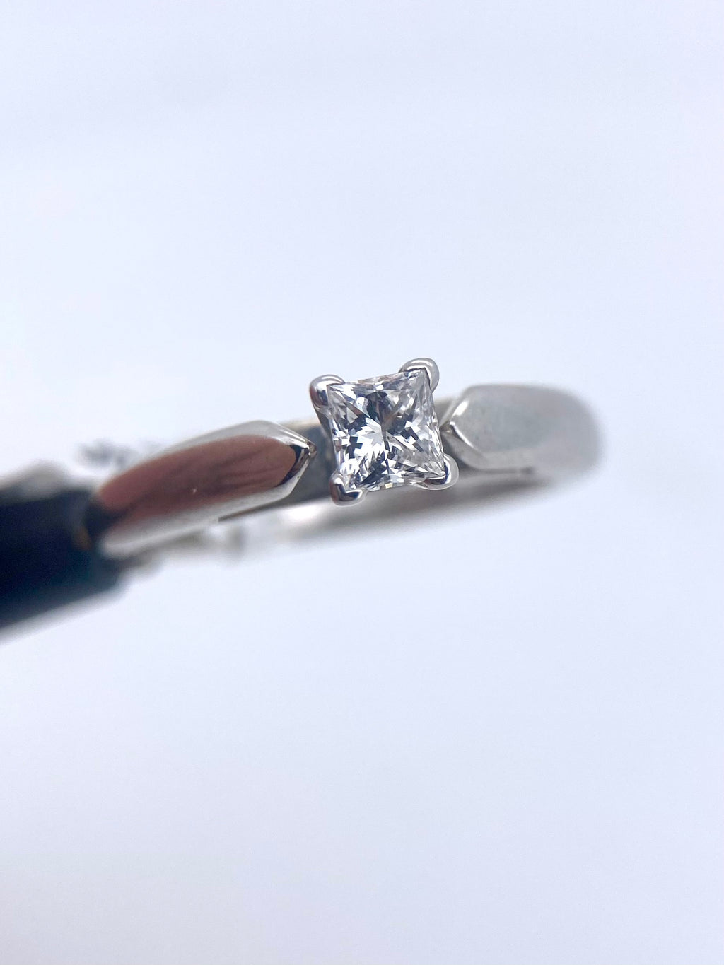 Oro Blanco 14k Princess 0.58ct de Diamantes Naturales                            Anillo Compromiso OF1865