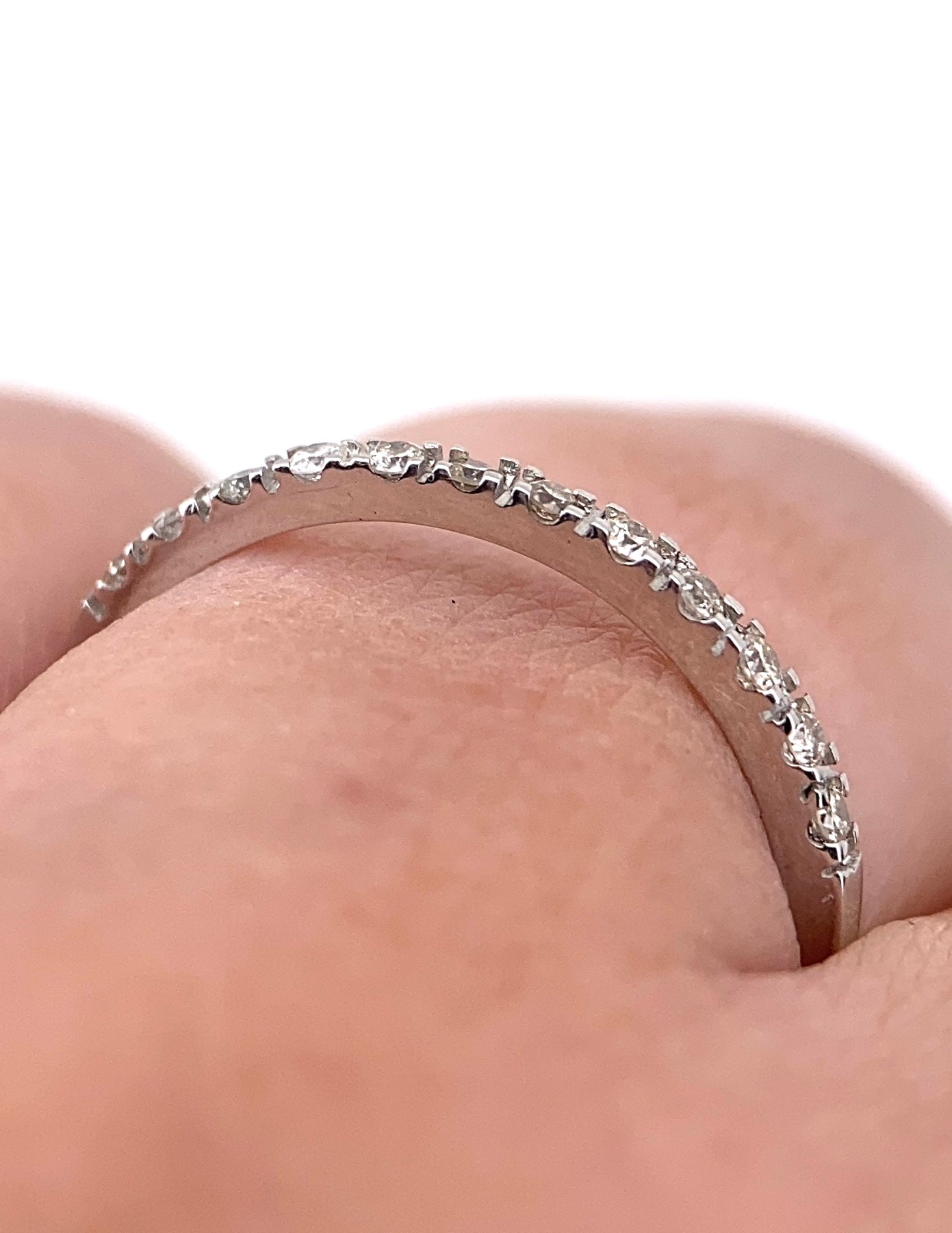 Churumbela Redonda 0.18ct Oro 14k Blanco.            OF2313