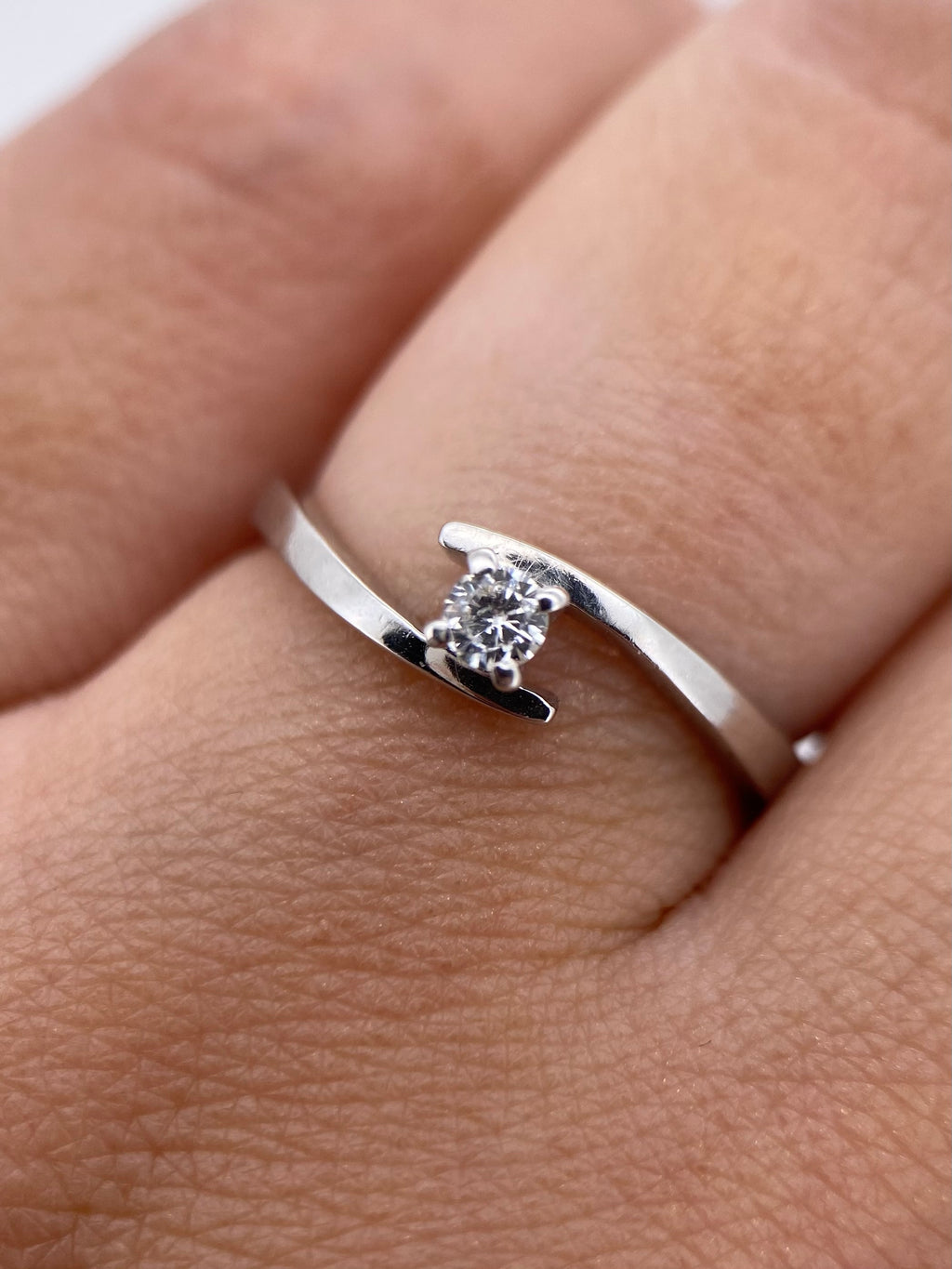 Oro Blanco 14k Redondo 0.10ct de Diamante Natural                                                   Anillo Compromiso OF1907