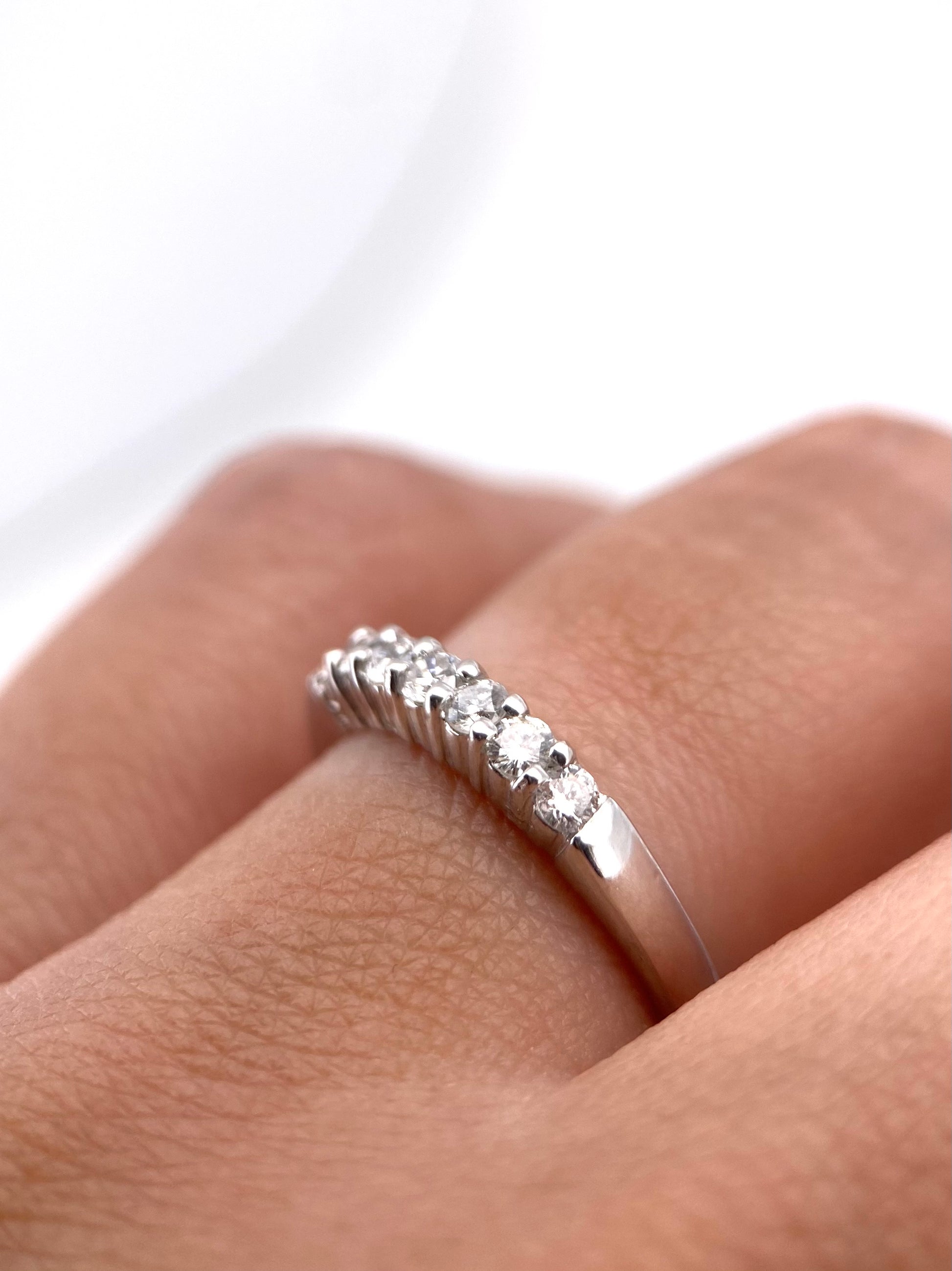 Churumbela Redonda 0.21ct Oro 14k Blanca.            OF2324