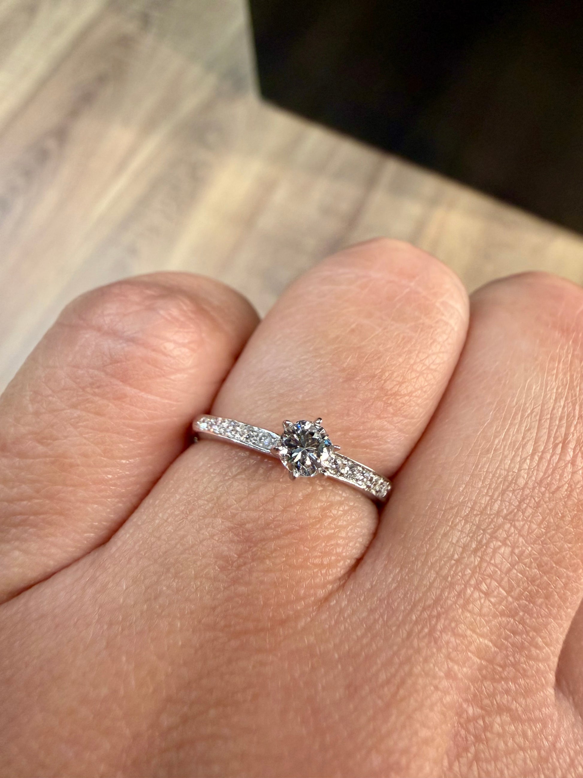 Oro Blanco 14k Redondo 0.20ct + 0.10ct Lde Diamantes Naturales                            Anillo Compromiso OF2307