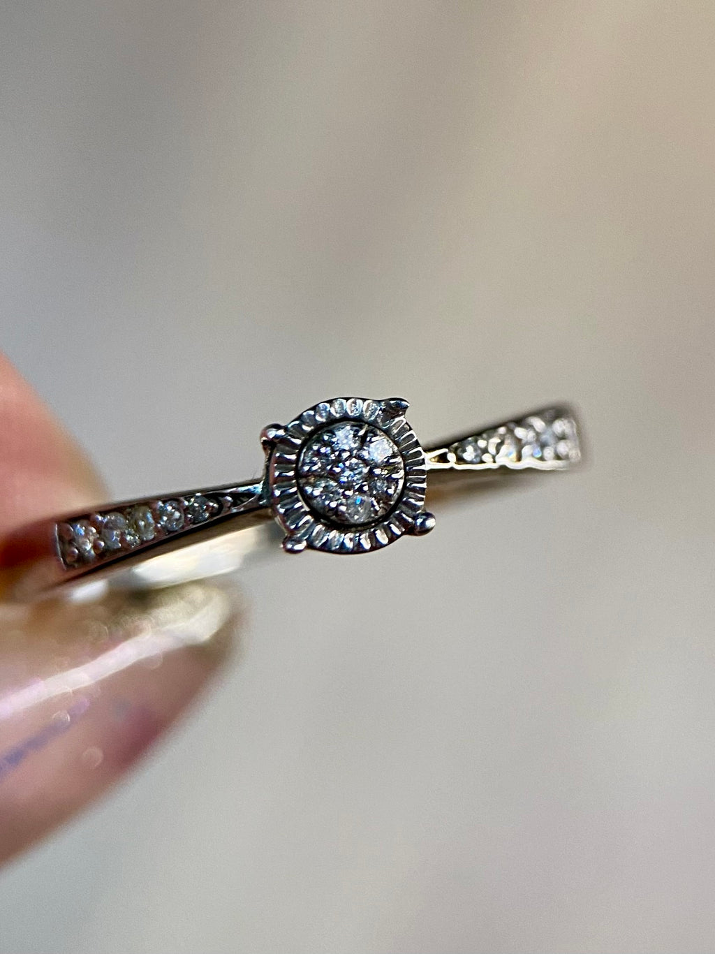 Oro Blanco 14k Redondo 0.10ct de Diamante Natural                                                  Anillo Compromiso OF1602