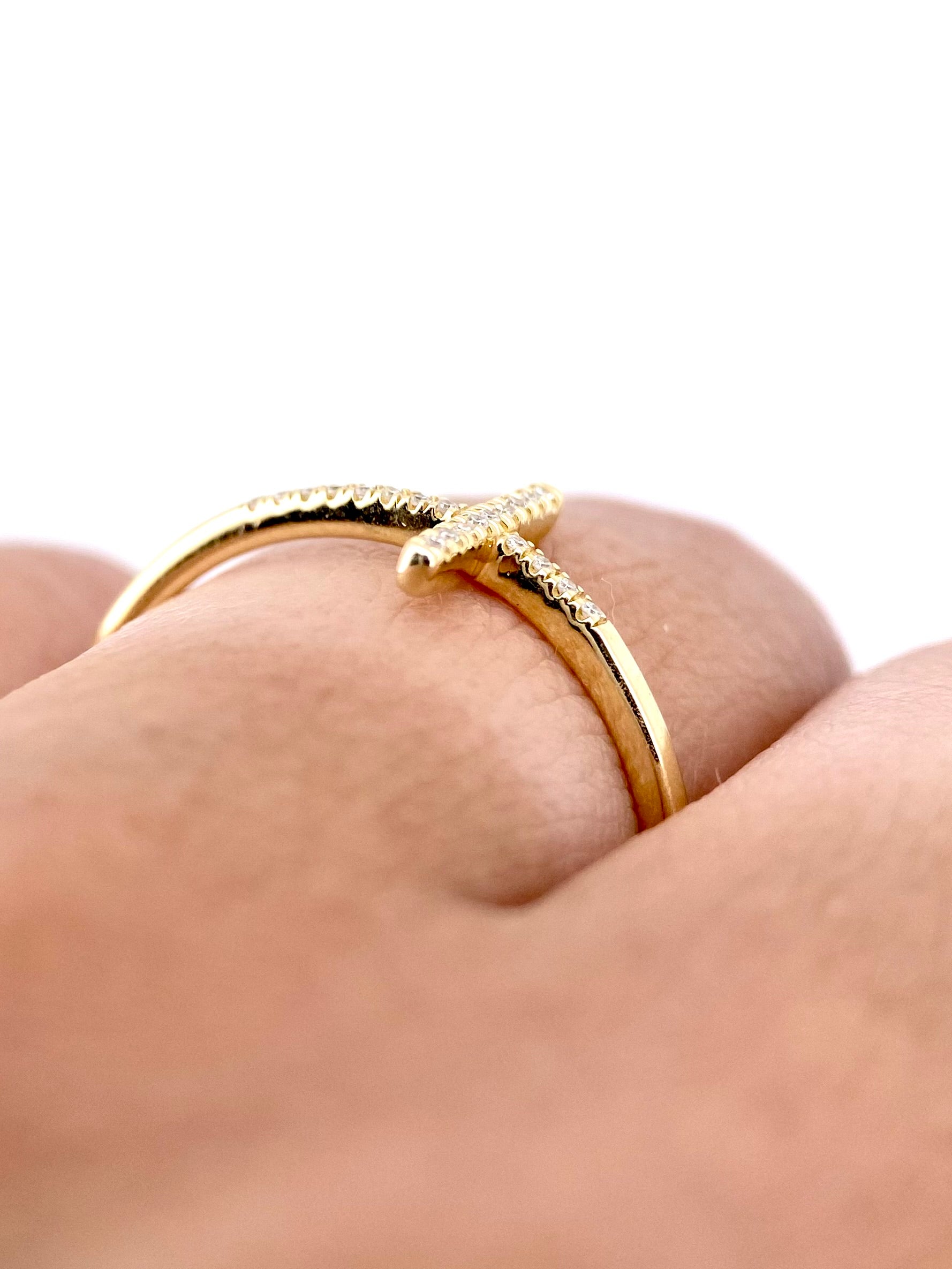 Churumbela Cruz 0.12ct Oro 14k Amarillo.            OF2352