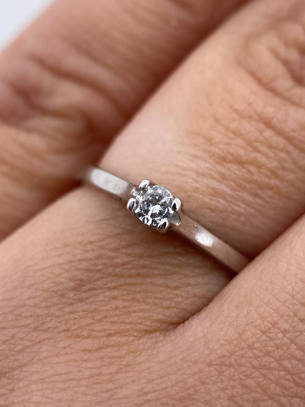 Oro Blanco 14k Redondo 0.12ct de Diamante Natural                                                  Anillo Compromiso OF1915