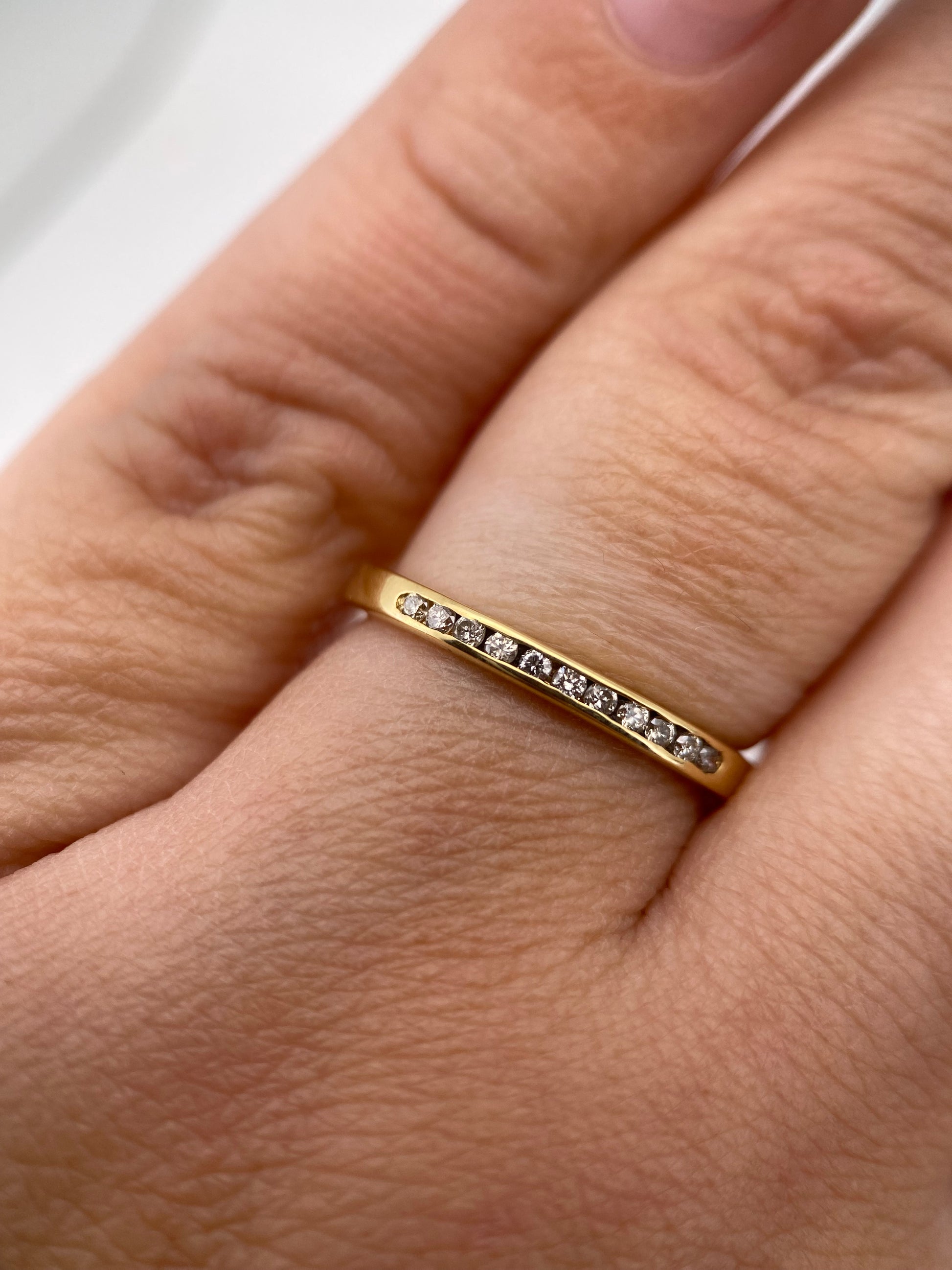 Churumbela Redonda 0.14ct Oro 14k Amarillo.            OF2322