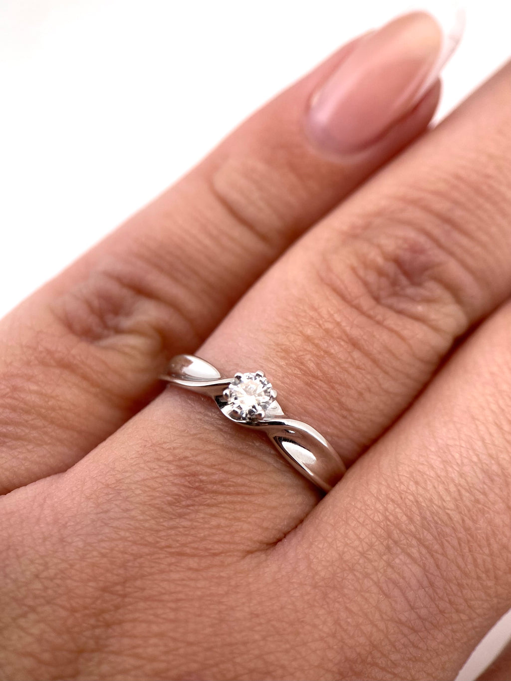 Oro Blanco 14k Redondo 0.18ct de Diamantes Naturales                            Anillo Compromiso OF2306