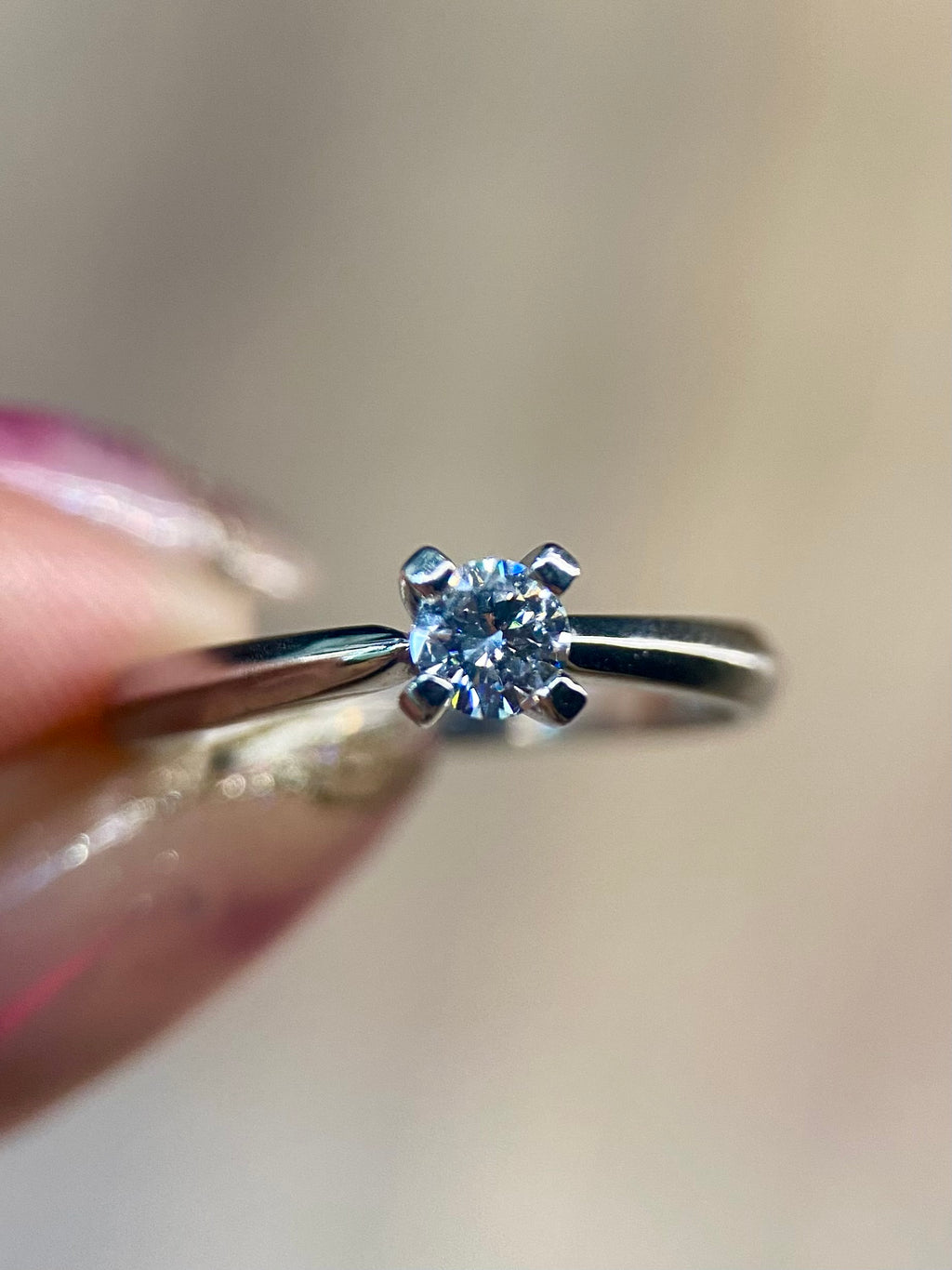 Oro Blanco 14k Redondo 0.20ct de Diamante Natural.                                                  Anillo Compromiso OF2183