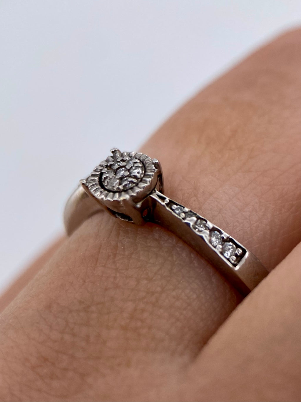 Oro Blanco 14k Redondo 0.10ct de Diamante Natural                                                  Anillo Compromiso OF1602