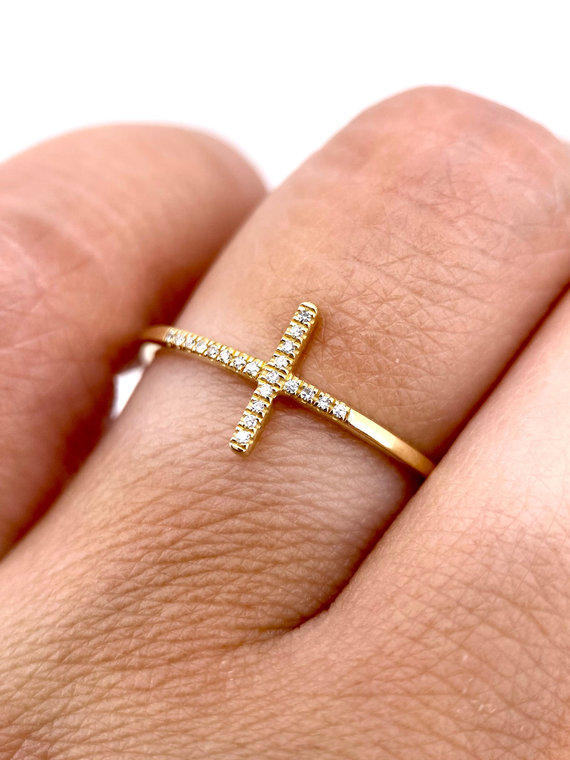 Churumbela Cruz 0.12ct Oro 14k Amarillo.            OF2352