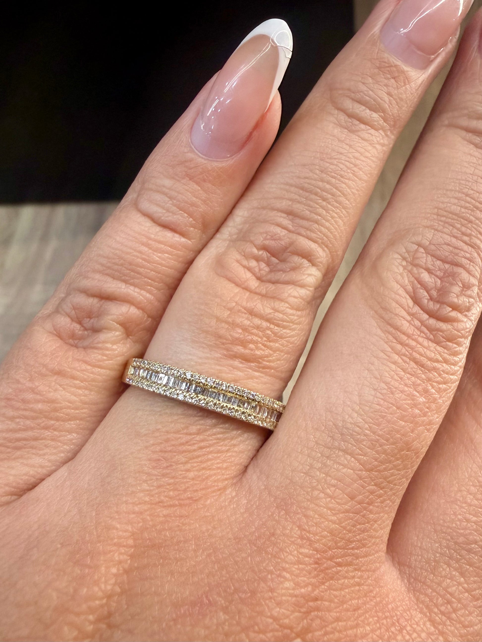 Churumbela con Baguettes 0.30ct Oro 14k Amarillo.            OF2220