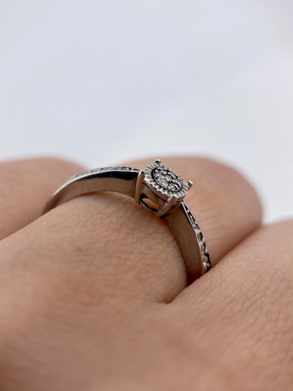 Oro Blanco 14k Redondo 0.10ct de Diamante Natural                                                  Anillo Compromiso OF1602