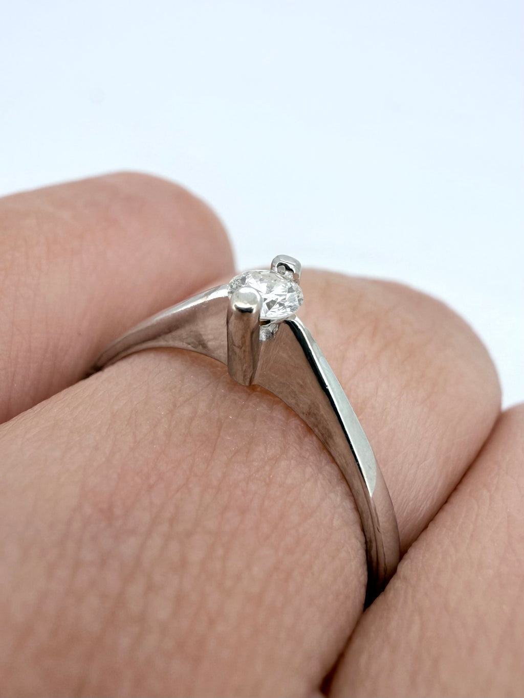 Oro Blanco 14k Redondo 0.10ct de Diamante Natural                                                  Anillo Compromiso OF1265