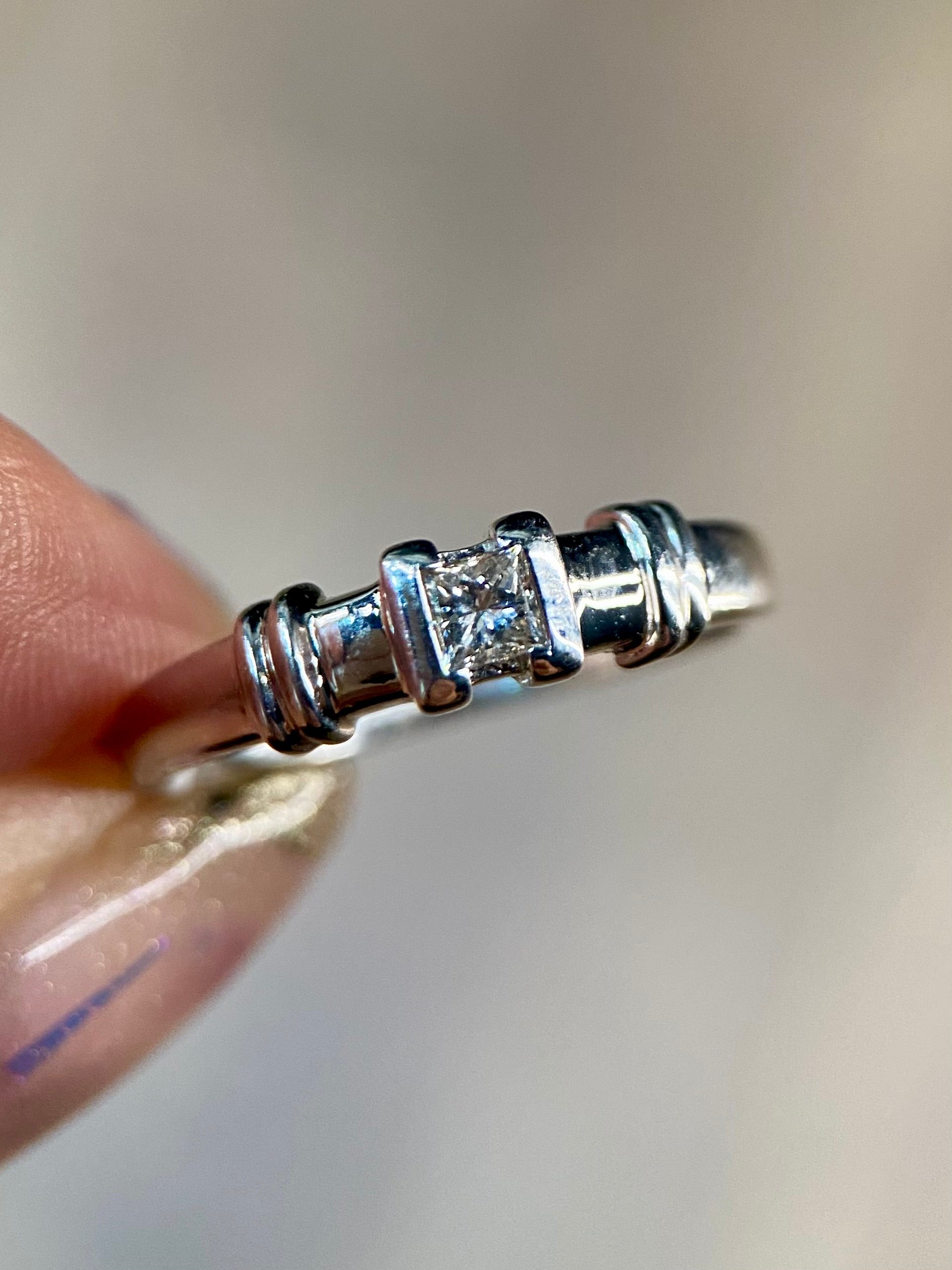 Oro Blanco 14k Princess 0.20ct de Diamante Natural                                                  Anillo Compromiso OF1402