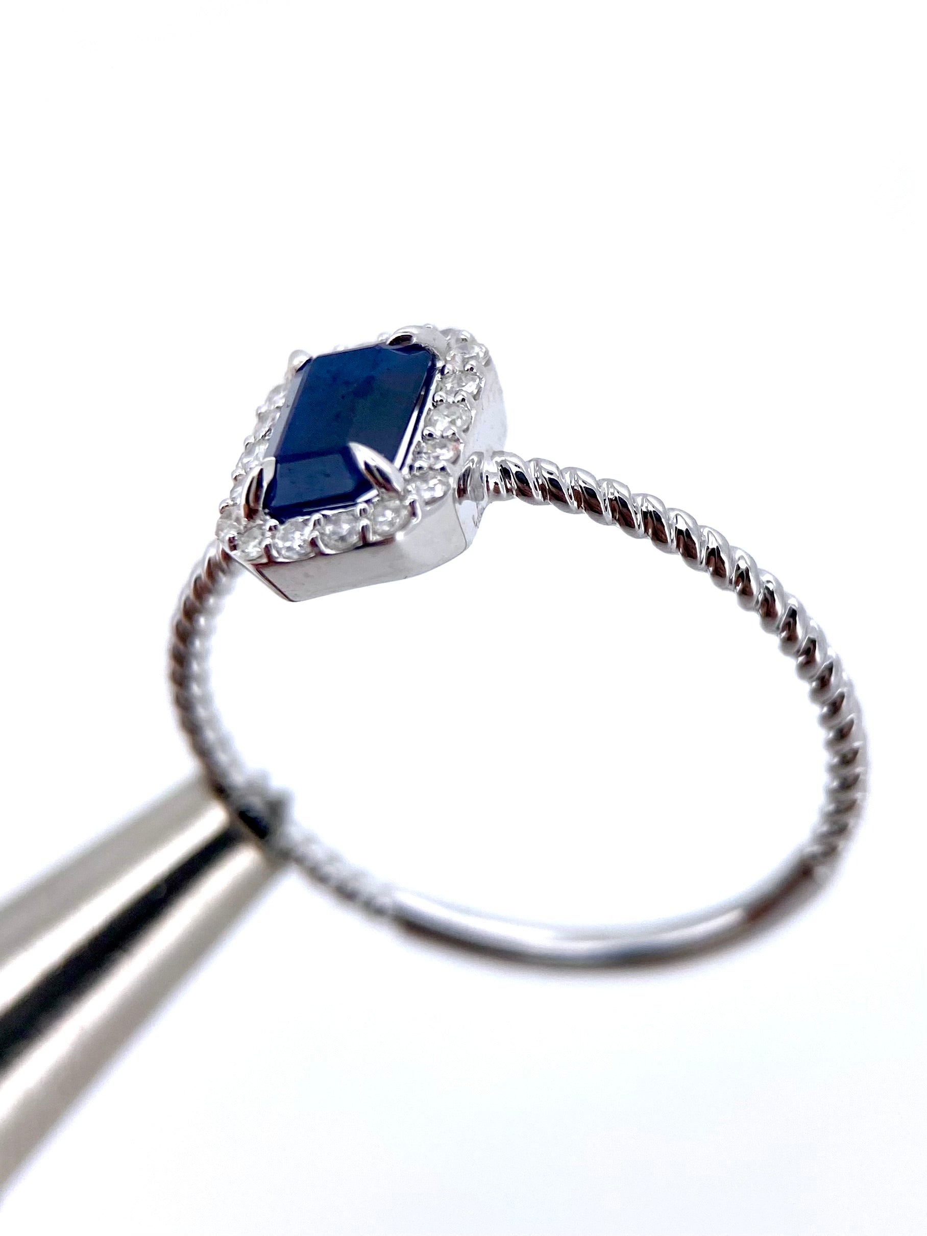 Oro Blanco 14k Zafiro corte Esmeralda 0.90ct de Zafiro Natural                  OF2374
