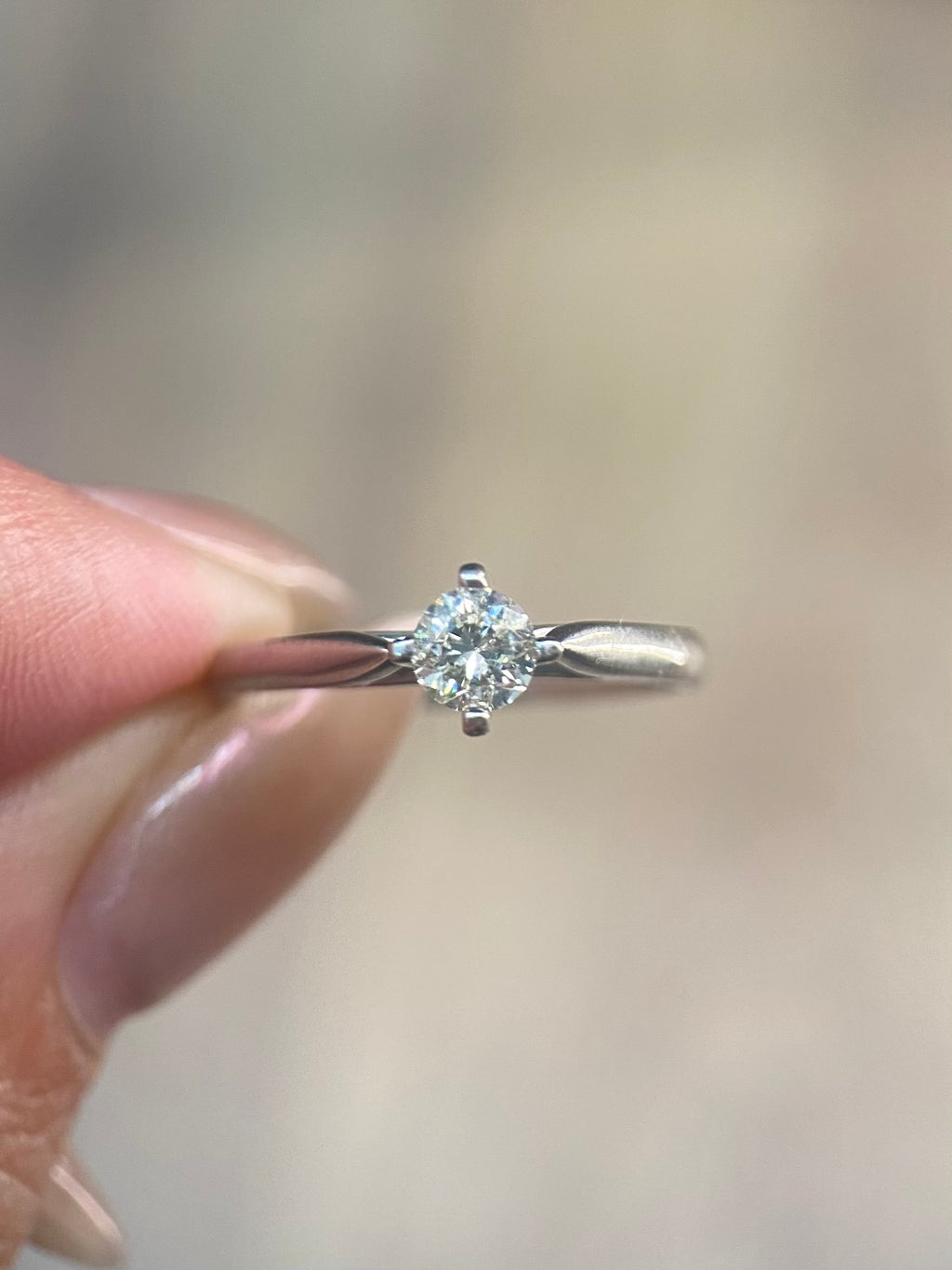 Oro Blanco 14k Redondo 0.40ct de Diamante Natural.                                                  Anillo Compromiso OF1873