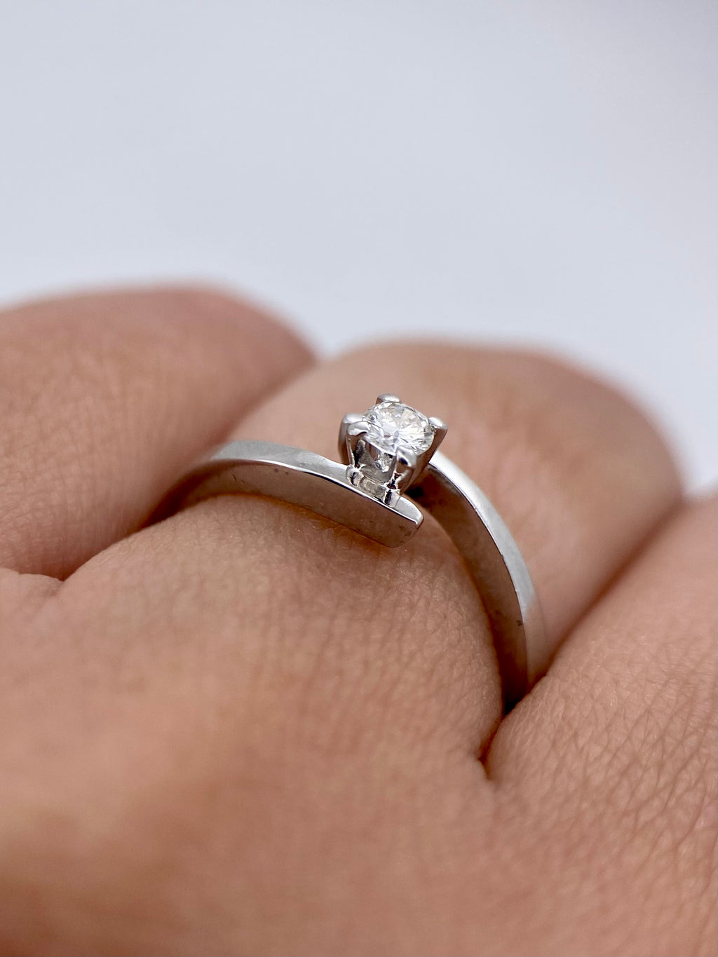 Oro Blanco 14k Redondo 0.10ct de Diamante Natural                                                   Anillo Compromiso OF1907