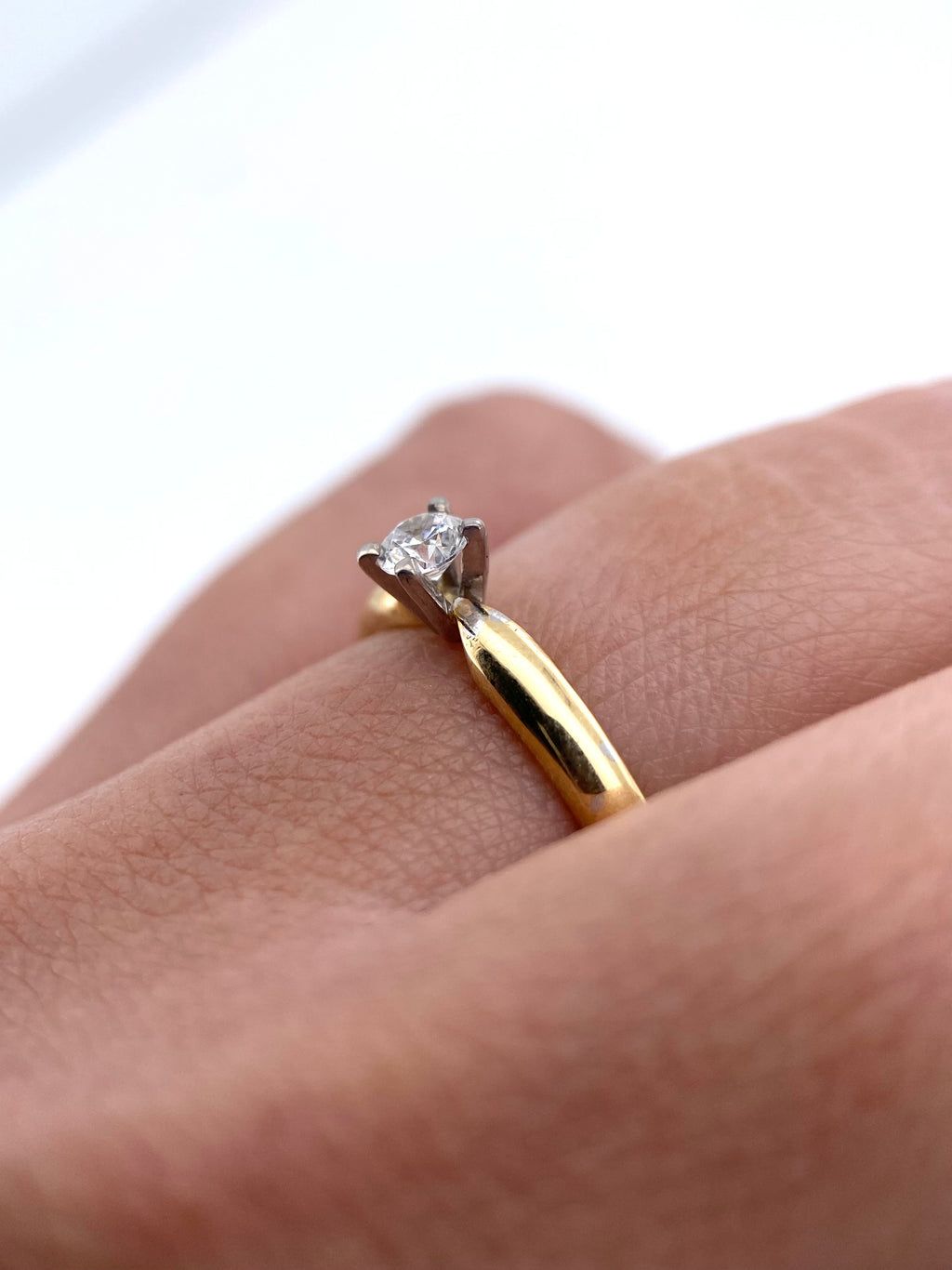 Oro Amarillo 14k Redondo 0.15ct de Diamante Natural                              Anillo Compromiso OF2095