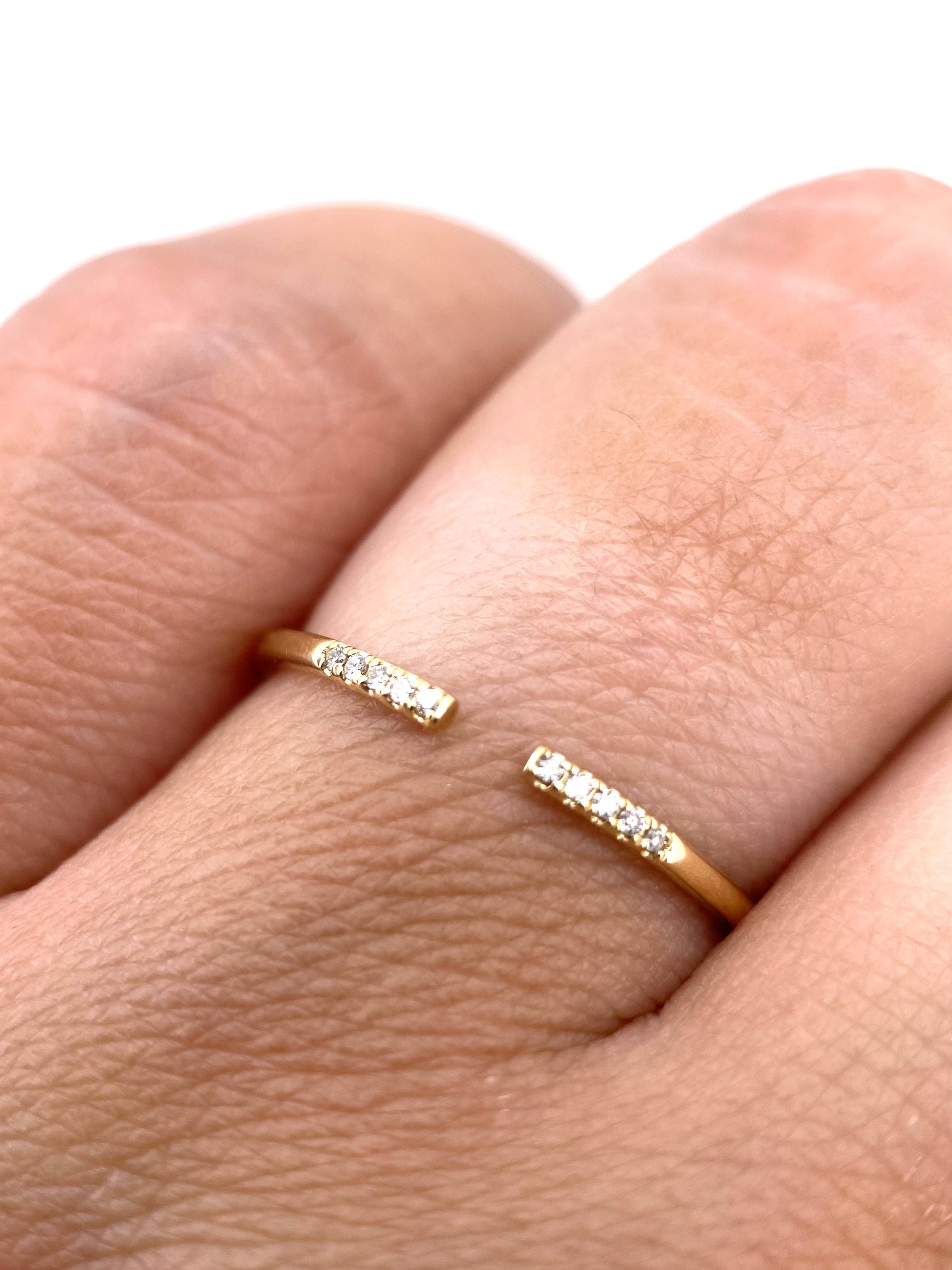 Churumbela Abierta 0.08ct Oro 14k Amarillo.            OF2353