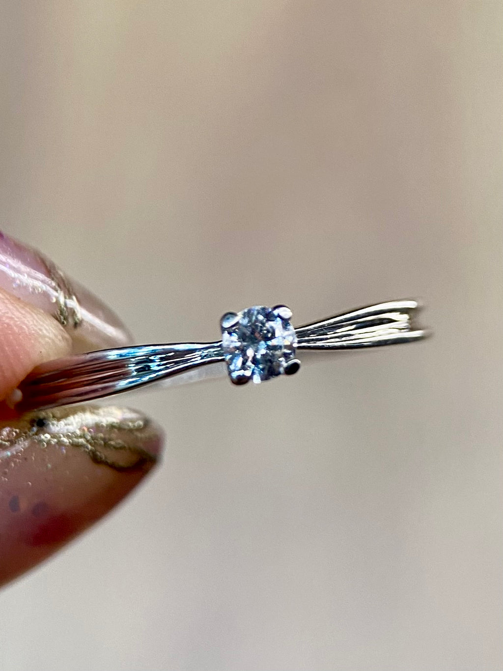 Oro Blanco 14k Redondo 0.13ct de Diamante Natural                                                  Anillo Compromiso OF1385