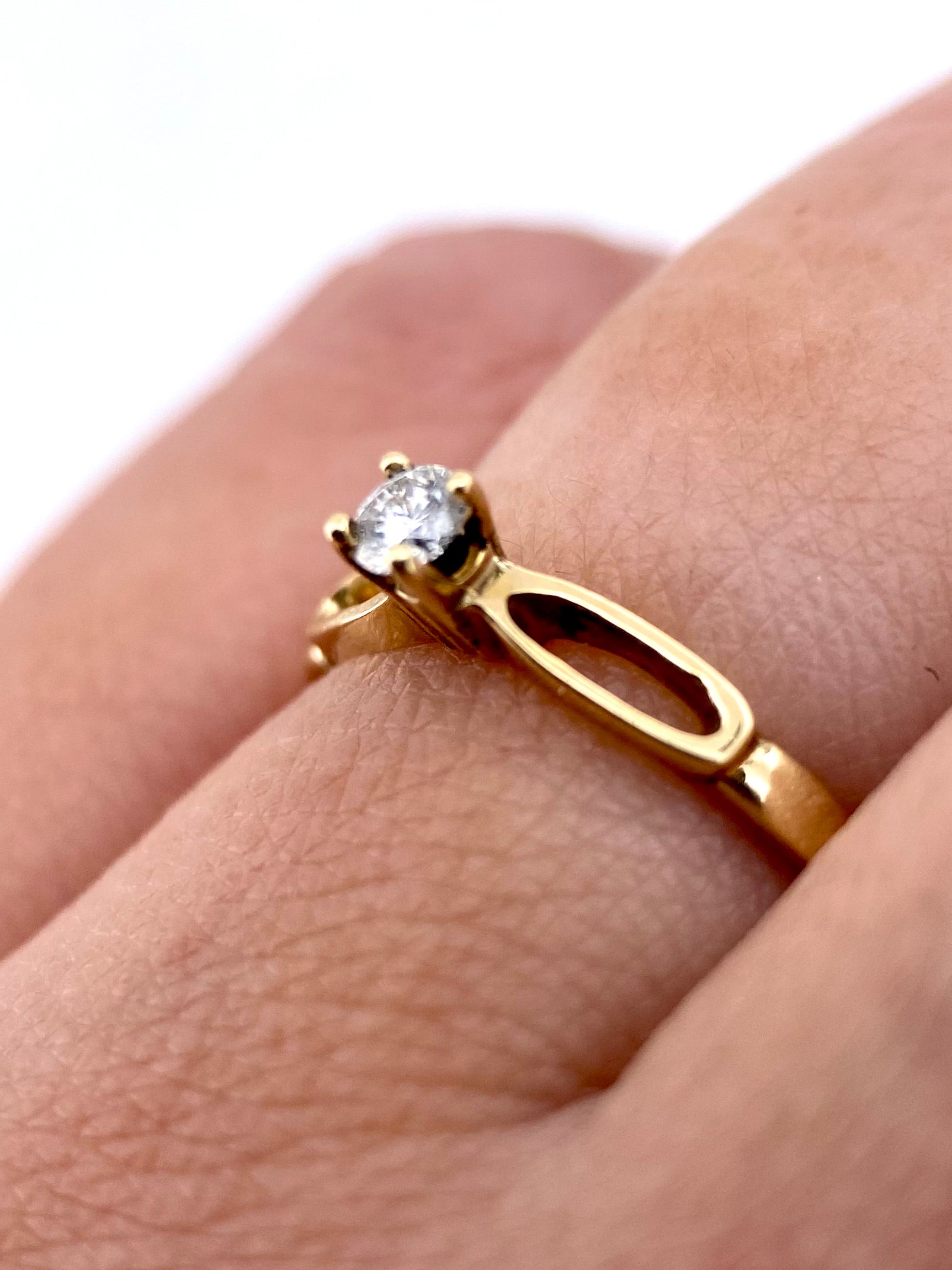 Oro Amarillo 14k Redondo 0.09ct de Diamante Natural                              Anillo Compromiso OF2211