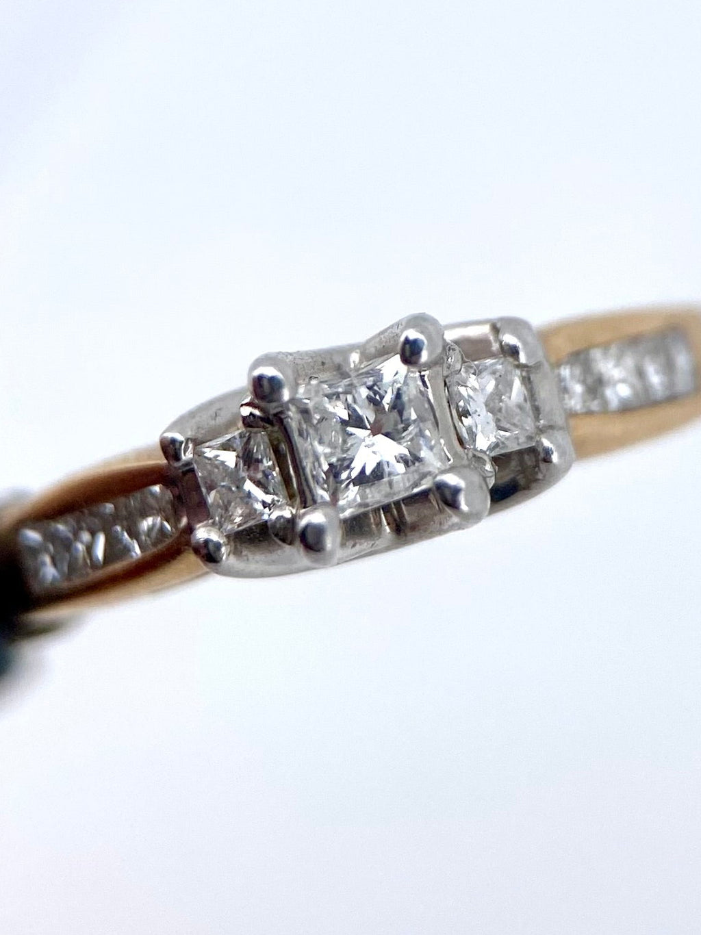 Oro Blanco 14k Princes 0.20ct + 0.35ct de Diamante Natural.                                                  Anillo Compromiso OF1713