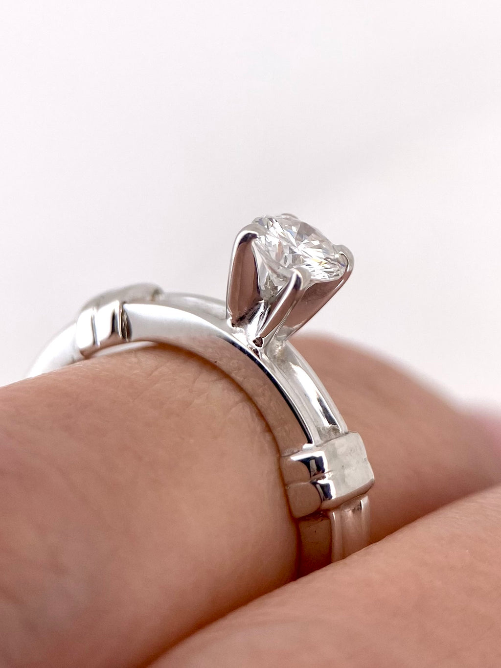 Oro Blanco 14k Redondo 0.37ct de Diamante Natural                                                  Anillo Compromiso OF2302