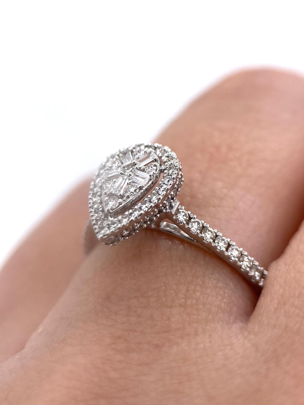 Oro Blanco 14k Pera 0.55ct de Diamantes Naturales                            Anillo Compromiso OF2248