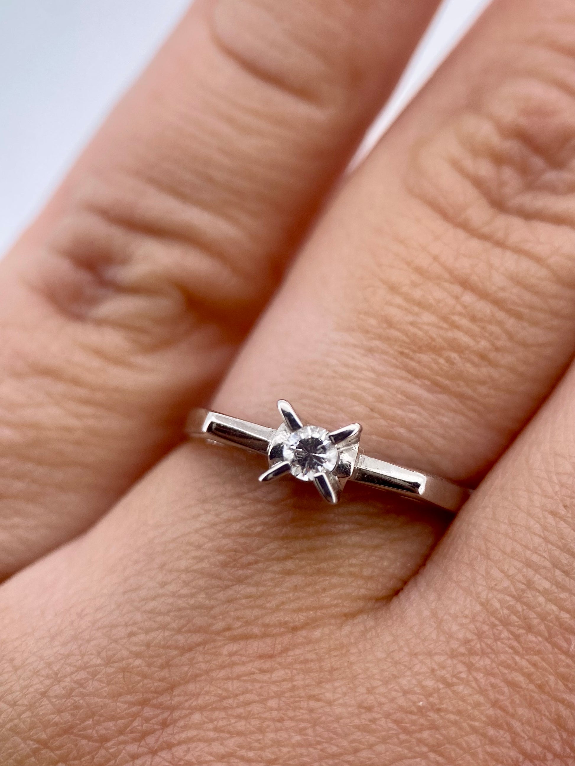 Oro Blanco 14k Princess 0.10ct de Diamantes Naturales                            Anillo Compromiso OF1550