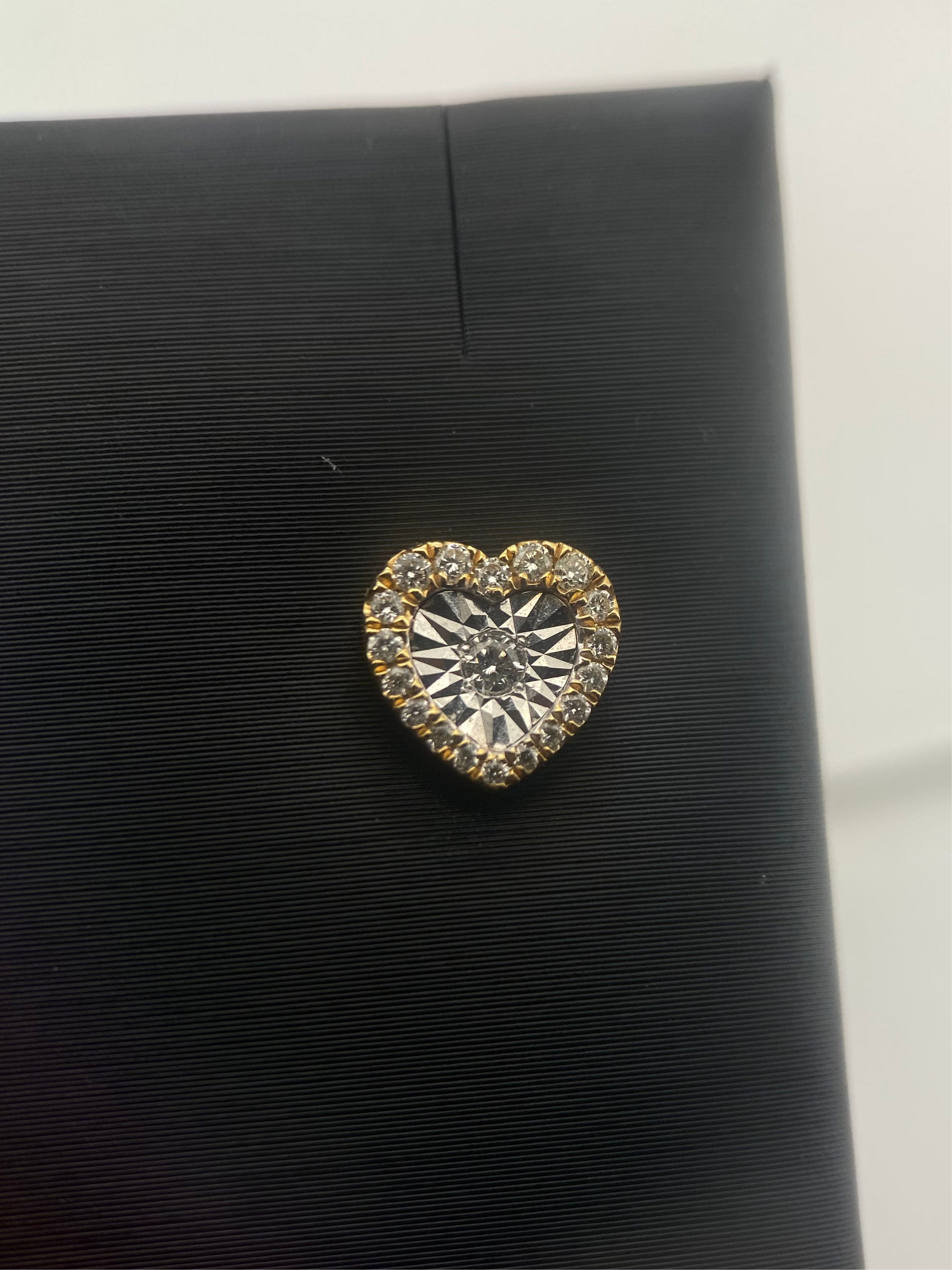 Broquel 0.20ct Oro 14k Amarillo