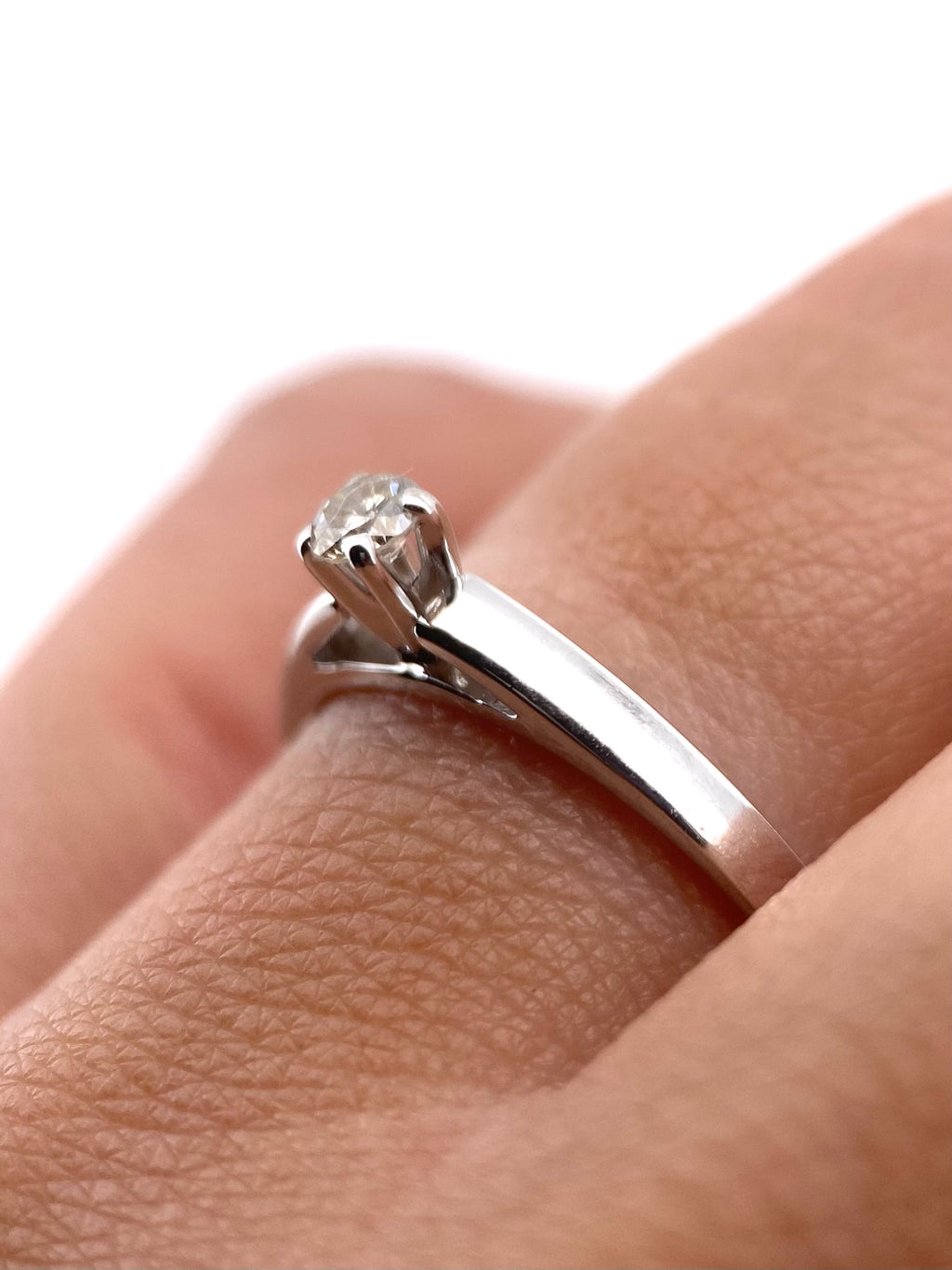 Oro Blanco 14k Redondo 0.12ct de Diamante Natural                                                  Anillo Compromiso OF2326