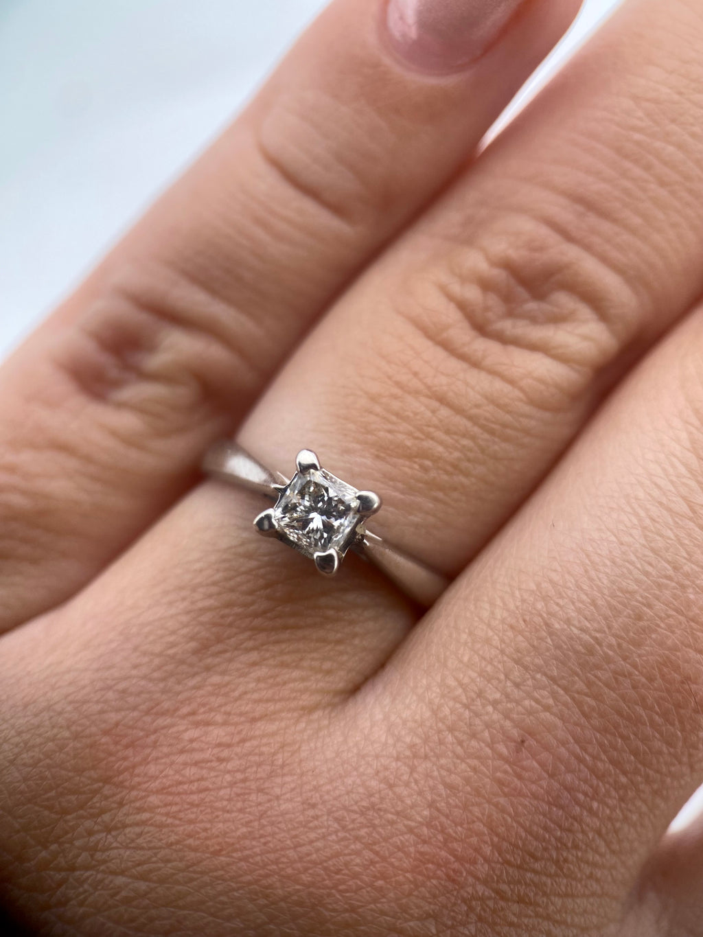 Oro Blanco 14k Princess 0.57ct de Diamantes Naturales                            Anillo Compromiso OF1716