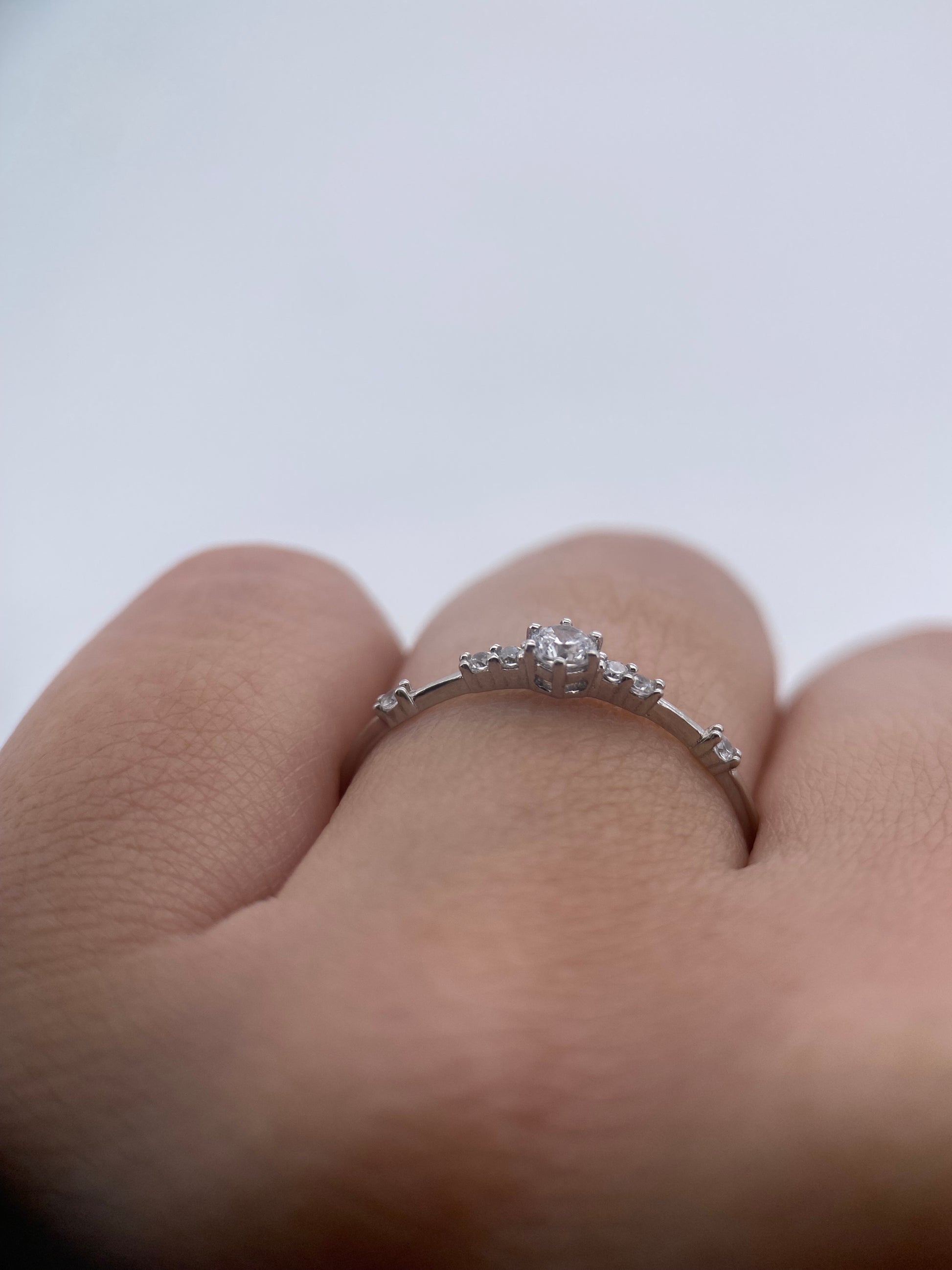 Oro Blanco 14k Redondo 0.10ct de Diamante Natural.                                                  Anillo Compromiso OF2243