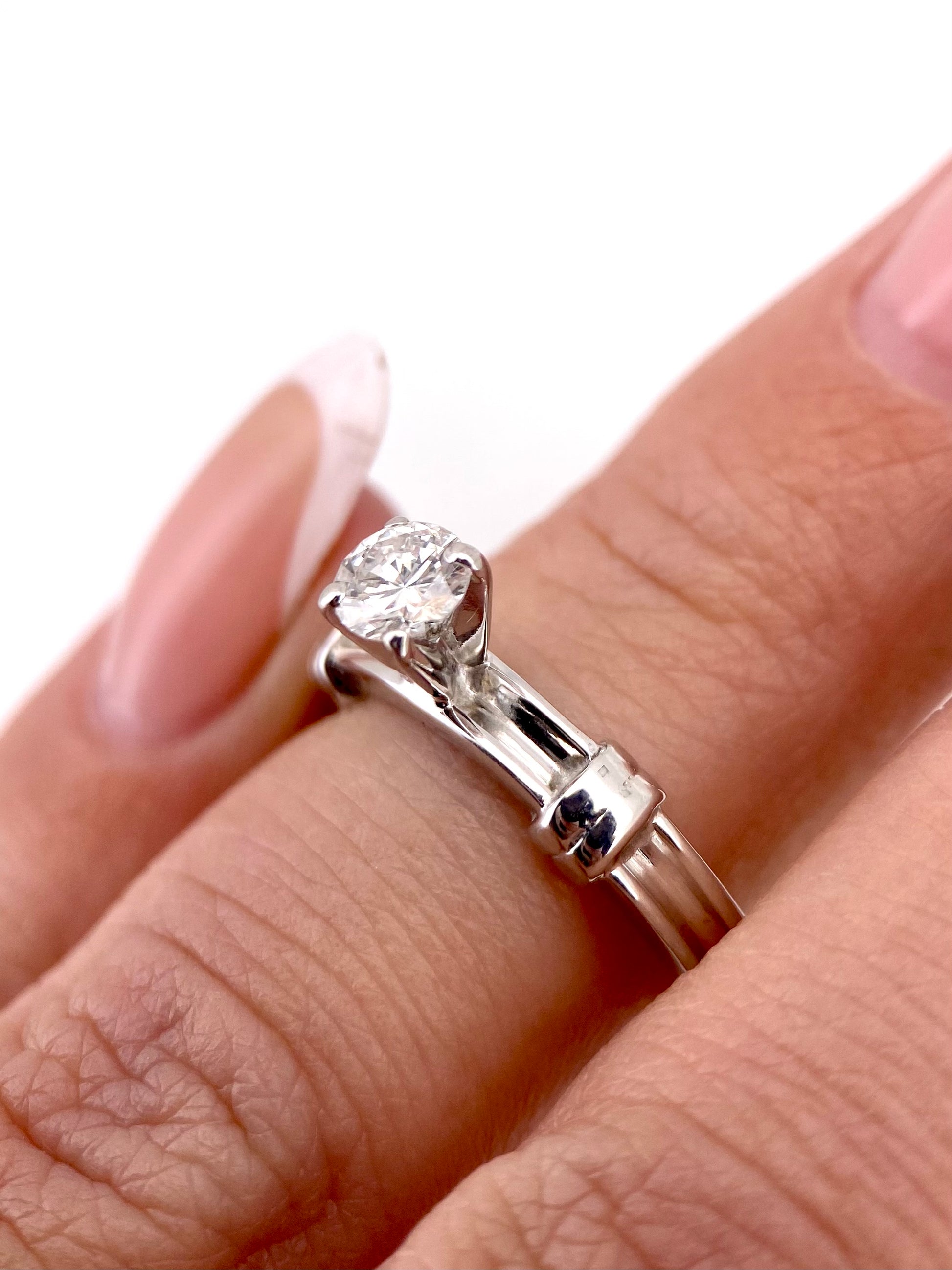 Oro Blanco 14k Redondo 0.37ct de Diamante Natural                                                  Anillo Compromiso OF2302