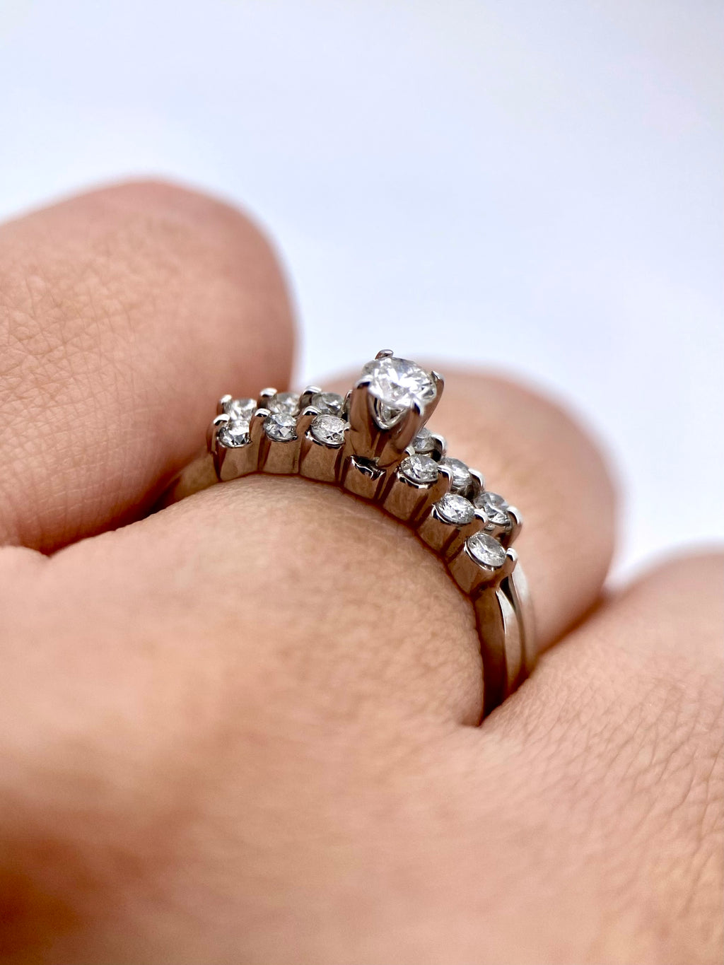 Oro Blanco 14k Redondo con Alianza 0.15ct + 0.13ct de Diamantes Naturales                            Anillo Compromiso OF1589