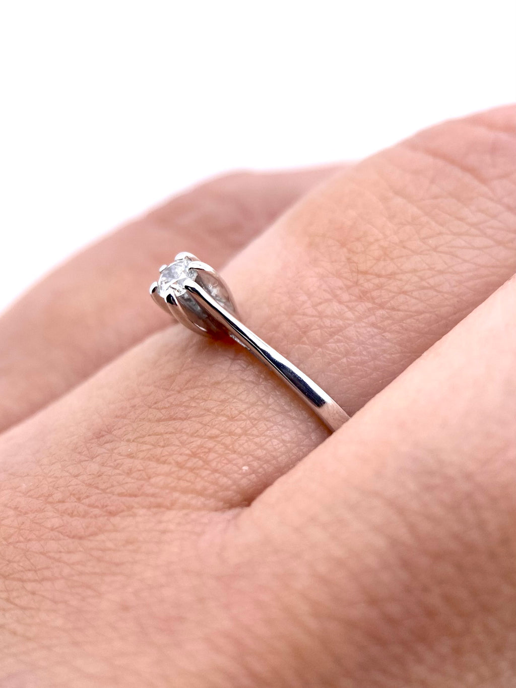 Oro Blanco 14k Redondo 0.07ct de Diamante Natural                                                  Anillo Compromiso OF2332