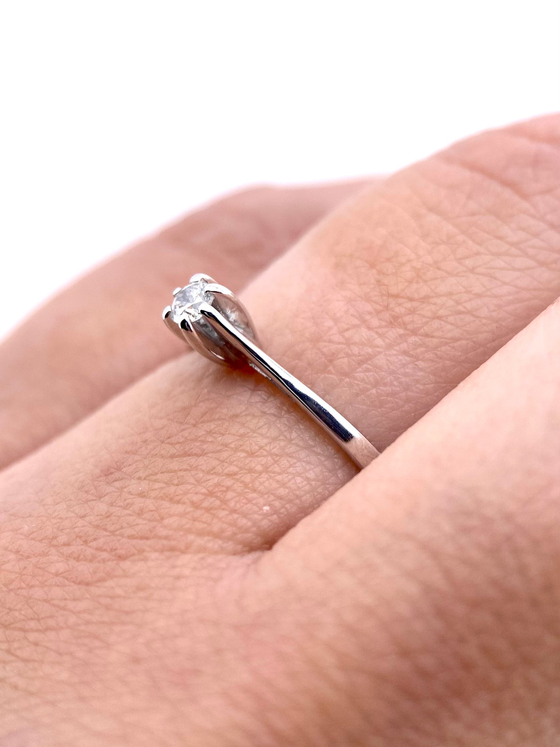 Oro Blanco 14k Redondo 0.07ct de Diamante Natural                                                  Anillo Compromiso OF2332