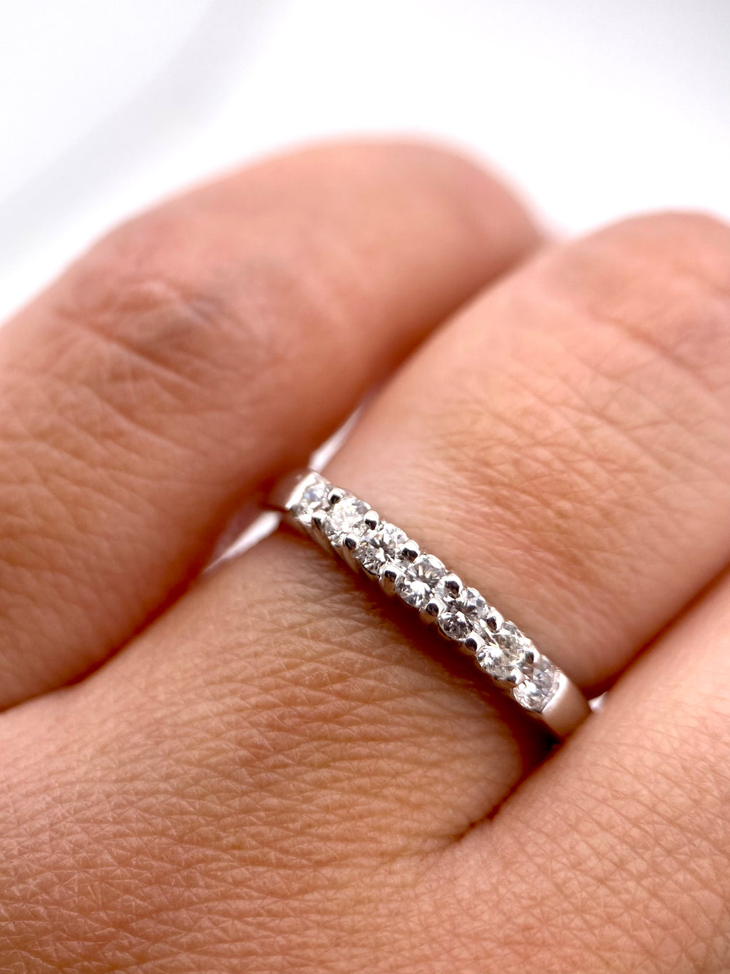 Churumbela Redonda 0.21ct Oro 14k Blanca.            OF2324