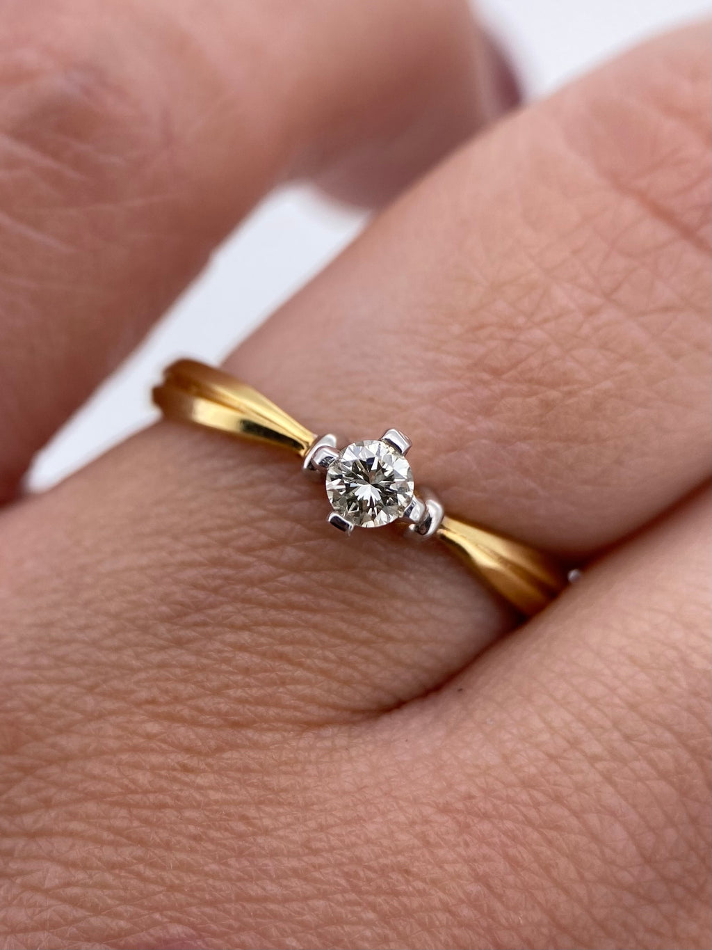 Oro Amarillo 14k Redondo 0.15ct de Diamante Natural                              Anillo Compromiso OF1518