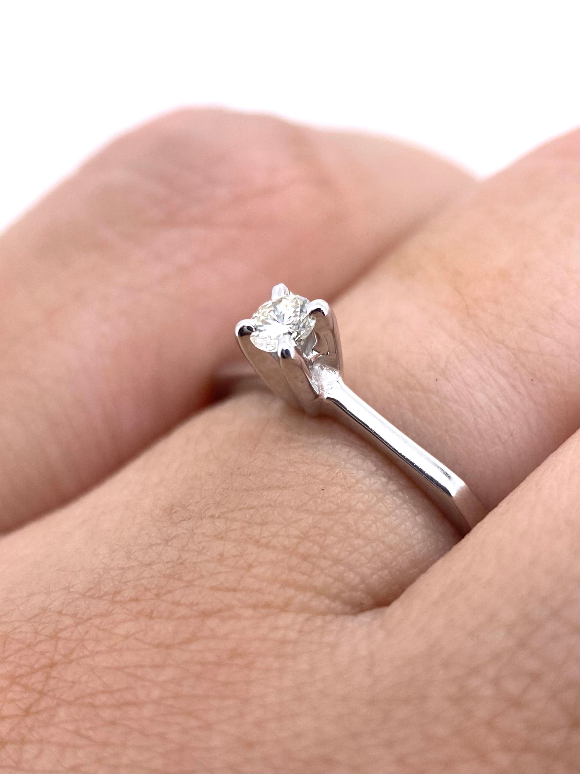 Oro Blanco 14k Redondo 0.10ct de Diamante Natural                                                  Anillo Compromiso OF2335