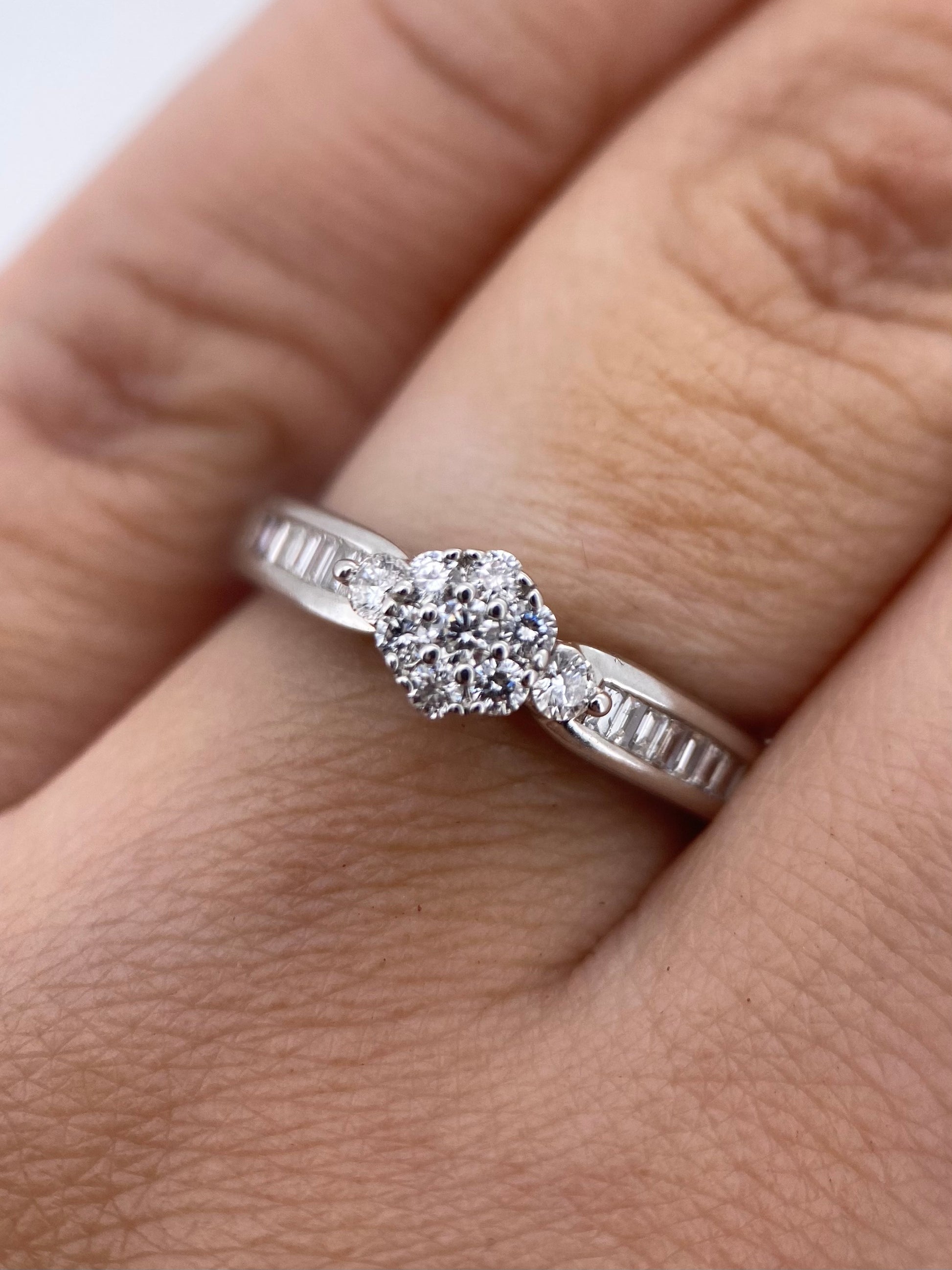 Oro Blanco 14k Redondo 0.45ct de Diamante Natural.                                                  Anillo Compromiso OF2183