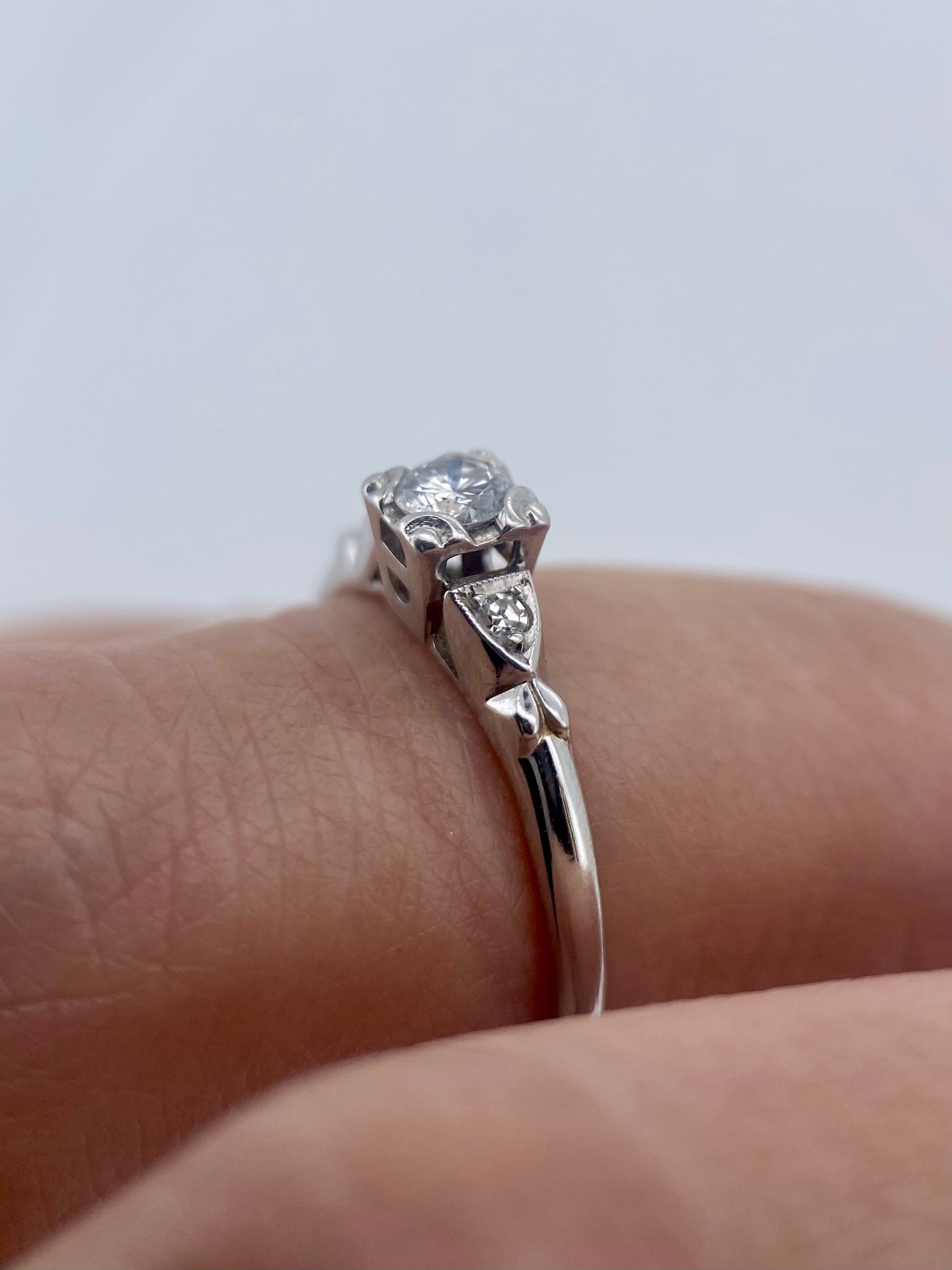 Oro Blanco 14k Redondo 0.15ct de Diamantes Naturales                            Anillo Compromiso OF1631