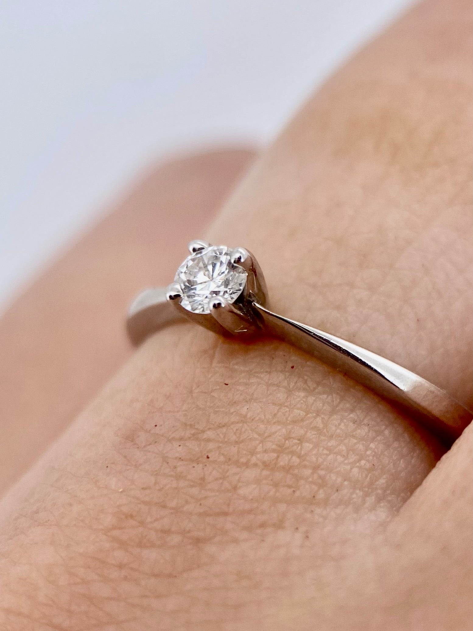 Oro Blanco 14k Redondo 0.13ct de Diamante Natural                                                  Anillo Compromiso OF2177