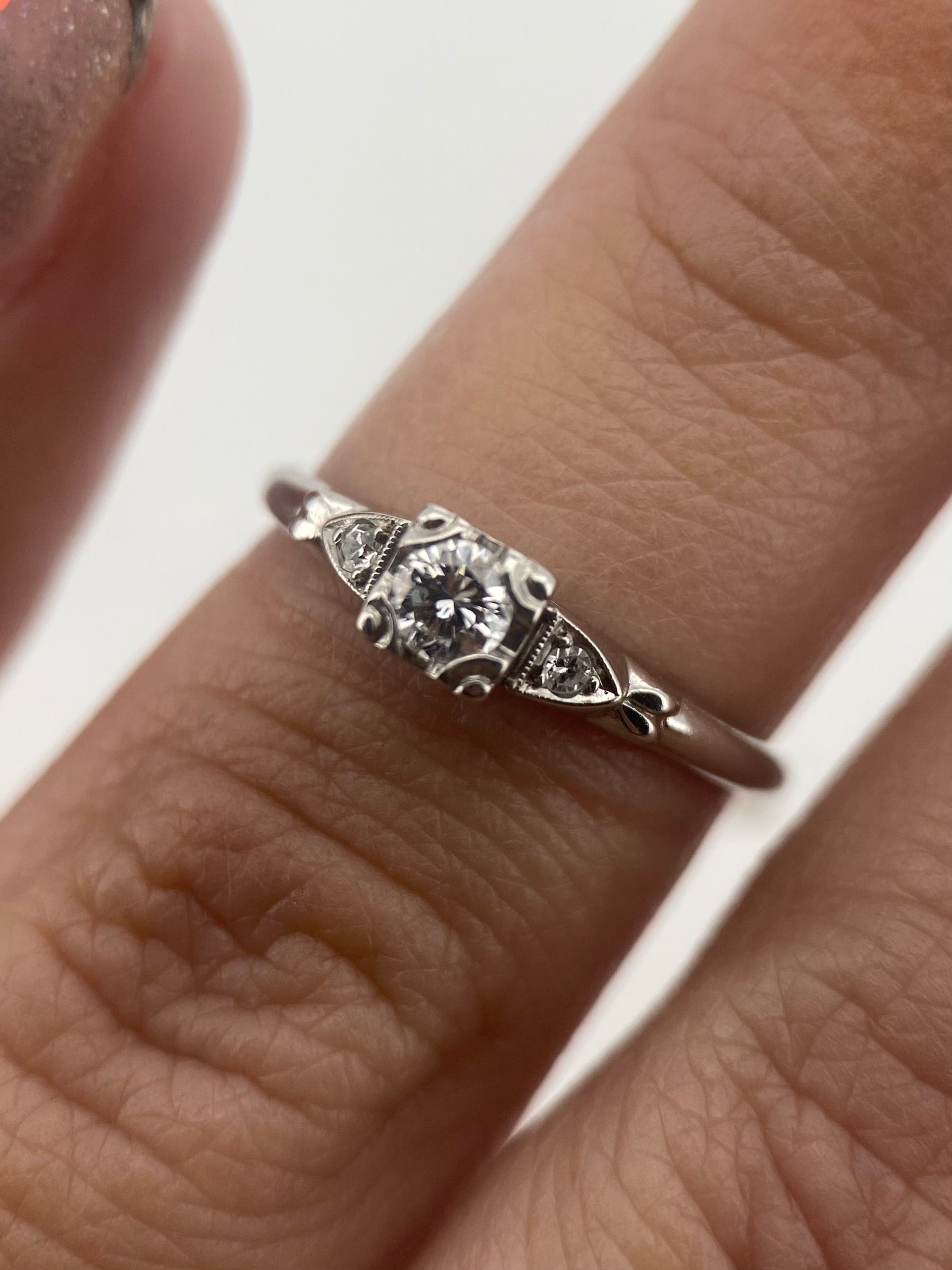 Oro Blanco 14k Redondo 0.15ct de Diamantes Naturales                            Anillo Compromiso OF1631