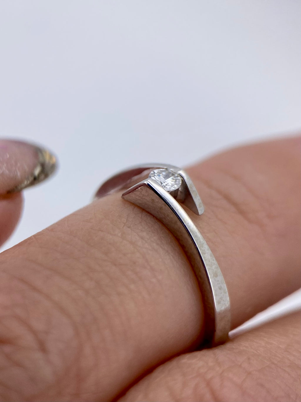 Oro Blanco 14k Redondo 0.10ct de Diamante Natural                                                   Anillo Compromiso OF1251