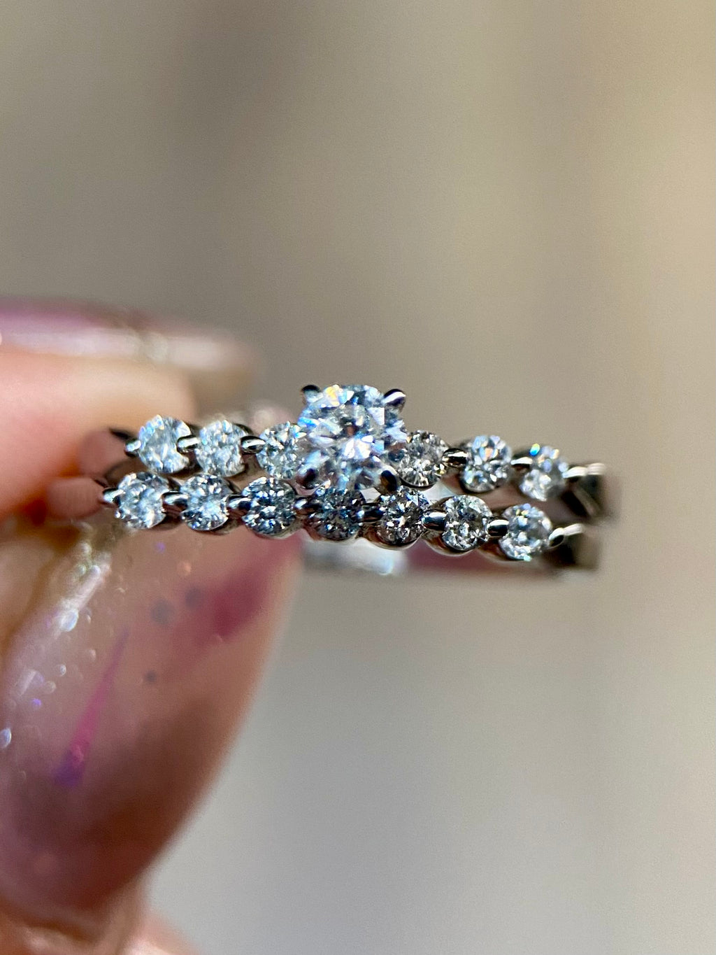 Oro Blanco 14k Redondo con Alianza 0.15ct + 0.13ct de Diamantes Naturales                            Anillo Compromiso OF1589