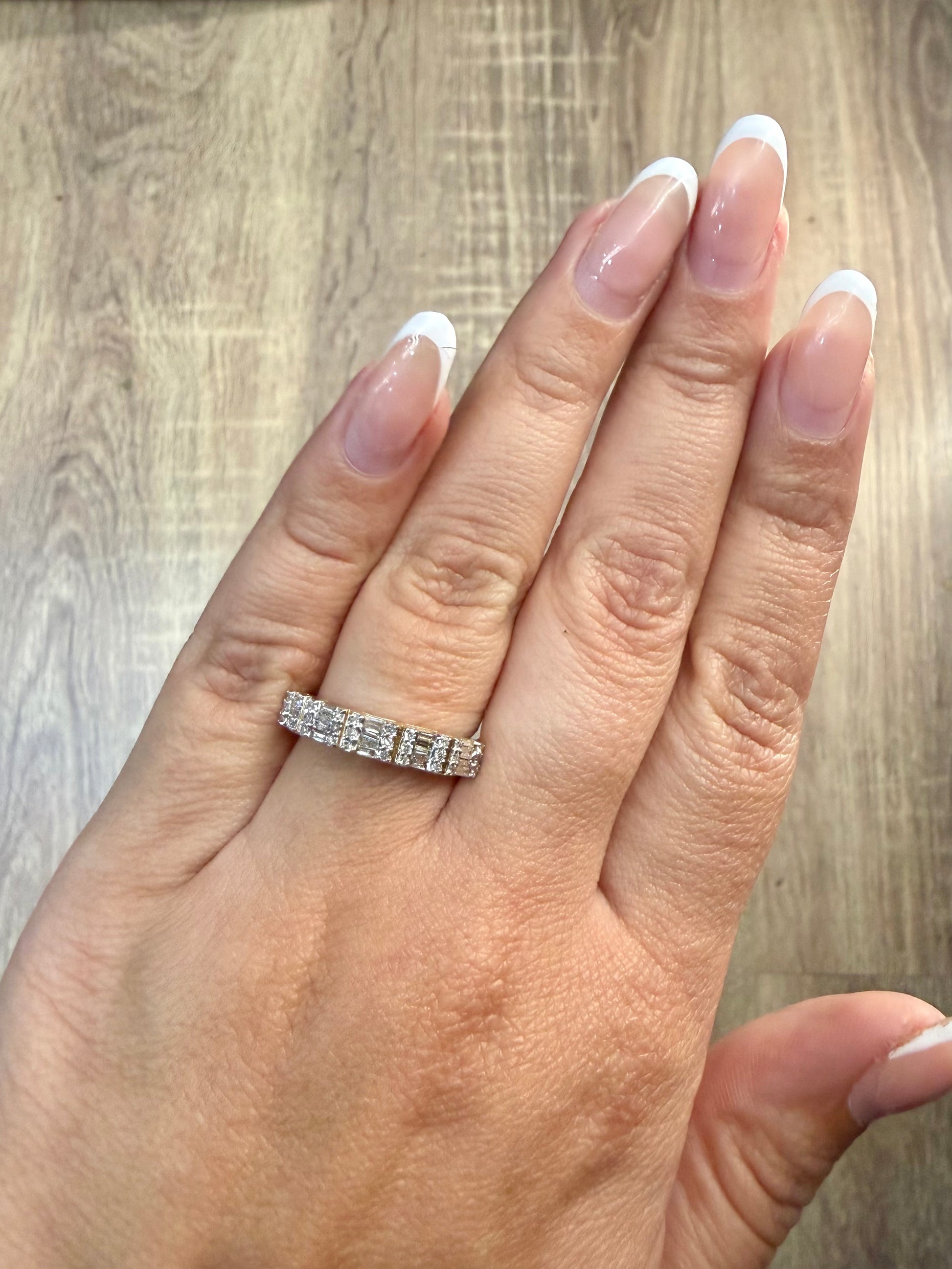 Churumbela con Baguettes 0.60ct Oro 14k Amarillo.            OF2219