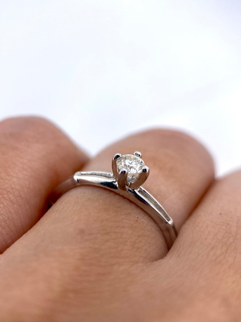 Oro Blanco 14k Redondo 0.20ct de Diamante Natural                                                  Anillo Compromiso OF1877