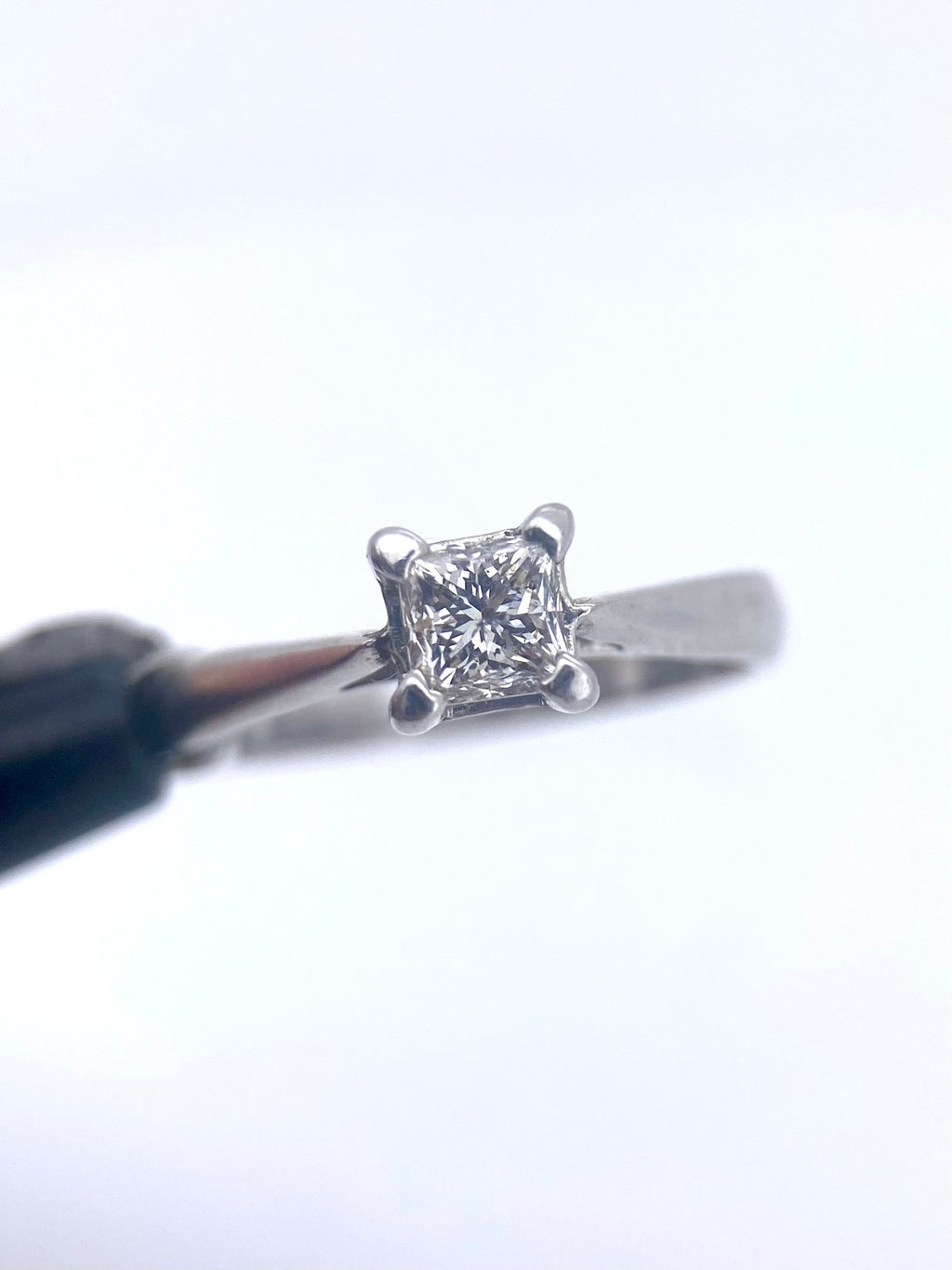 Oro Blanco 14k Princess 0.57ct de Diamantes Naturales                            Anillo Compromiso OF1716